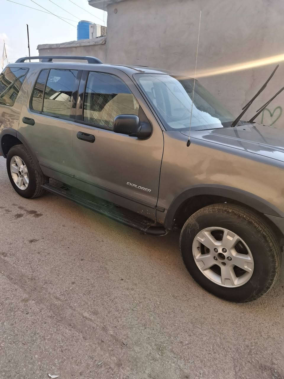 سلام عليكم 
سياره فورت اكسبلور 
مال مزاد ٢٠٠٤  
تبريد ٣ قطع شغال   تخم تاير جديد 
كهربايات كله شغاله 
محرك امحور بطه 
سياره مكفوله كفاله عامه من كلشي


**إذا كنت صاحب هذا الإعلان وتريد حذفه لأي سبب، رجاءا أرسل رسالة إلى الدعم الفني**