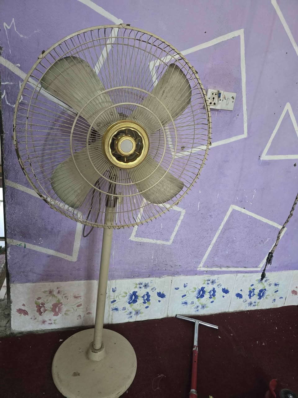 غراض للبيع 
سبلت يورك طن ونص شرط لفحص 350 
مبرده بلاستك شغاله كاملة سعر 130 
مروحه تشغل عده سرعات سعر 75 شراي يتصل *********** عمارة, ميسان
