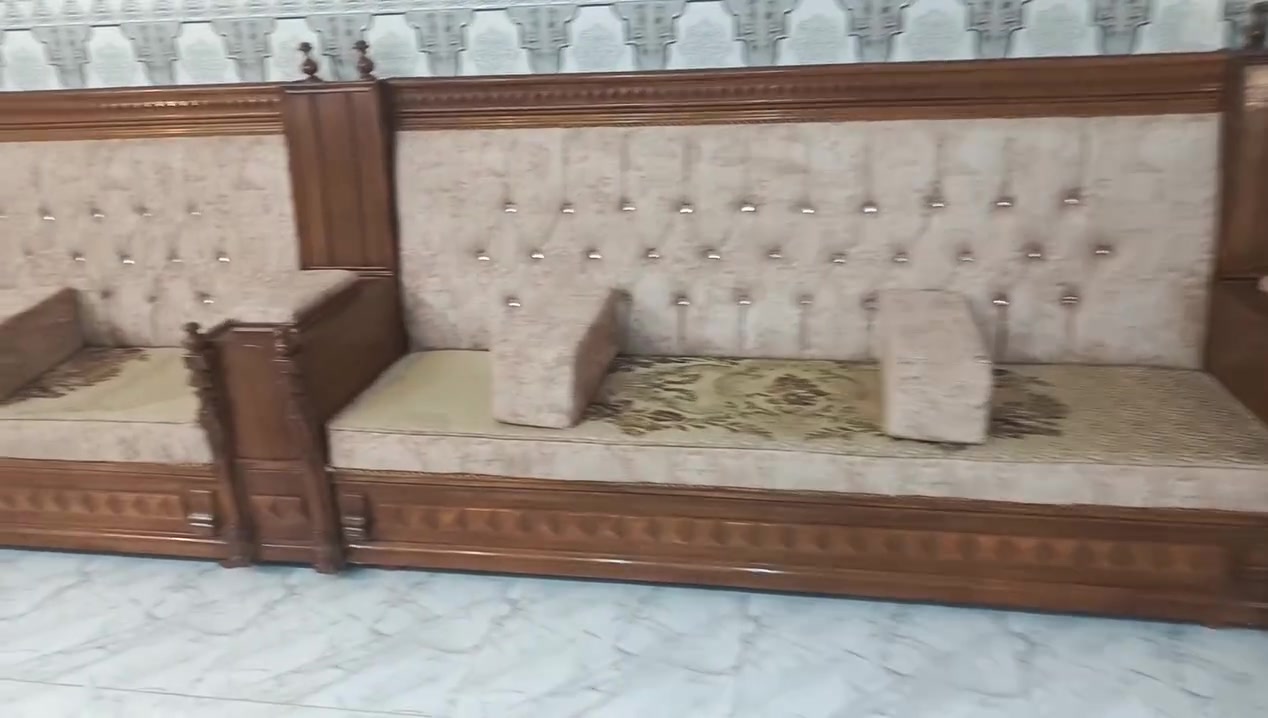 السلام عليكم تخم للبيع مستعمل اقل من سنه اخو الجديد الخشب زان الاصلي شرط الفحص القياس 20 متر السعر 2 مليون 750 وبي مجال للشراي


**إذا كنت صاحب هذا الإعلان وتريد حذفه لأي سبب، رجاءا أرسل رسالة إلى الدعم الفني**