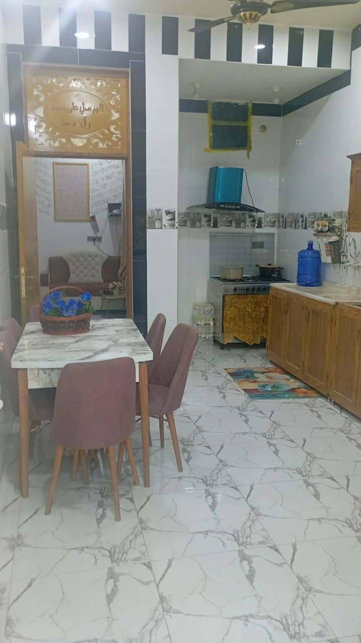 السلام عليكم  دار للبيع  المساحة 150 طابو صرف حي الزهراء وره مدرسه جبل عامل وجه على الساحه استفسار***********
