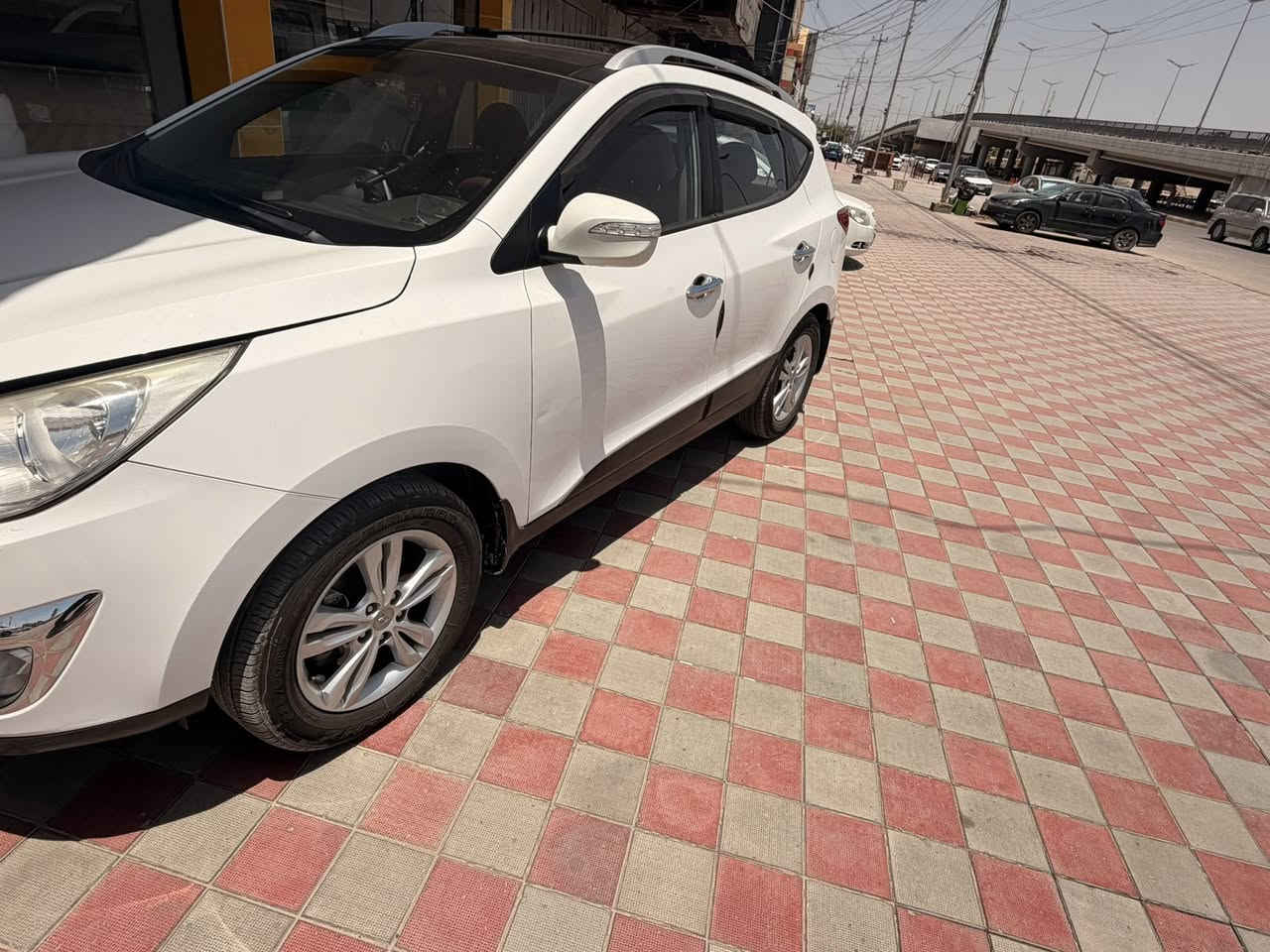 توسان 2013 خليجي محرك دوش ماشيه 135 كيلو سياره كفاله من ضربه وصبغ رقم بغداد باسمي مكانه الفلوجه سونار مرفق مع الصور مع تصويد فديو  للسياره سياره مكينه وكير وحداديه وتايرات جديد اتصال فقط ***********
