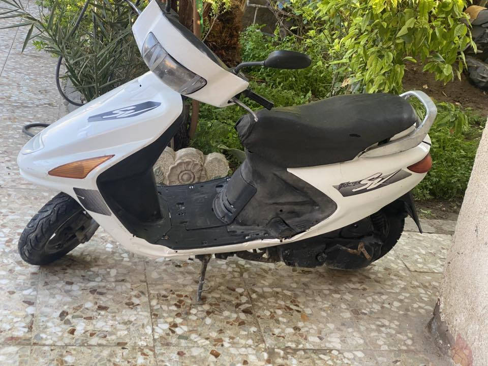 السلام عليكم دراجة فراشة 
سلف هندر كهربائيات كلها شغالة 
محرك حلو 
دراجة بحالة جيدة جداً 
السعر 270 الف
العنوان حلة مركز - ***********
