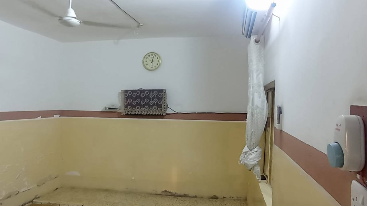 سلام عليكم 
بيت للبيع طابو صرف بسمي في حي العسكري 
شارع الساده قريب على بيت سيد خنفر 
مساحته الكليه 120
في السند 100
يتكون من 
غرفتين نوم 2
وصاله 
مطبخ 
واستقبال
مجمع صحيات خارجيه 
الاستفسار الاتصال على الرقم التالي 
***********
