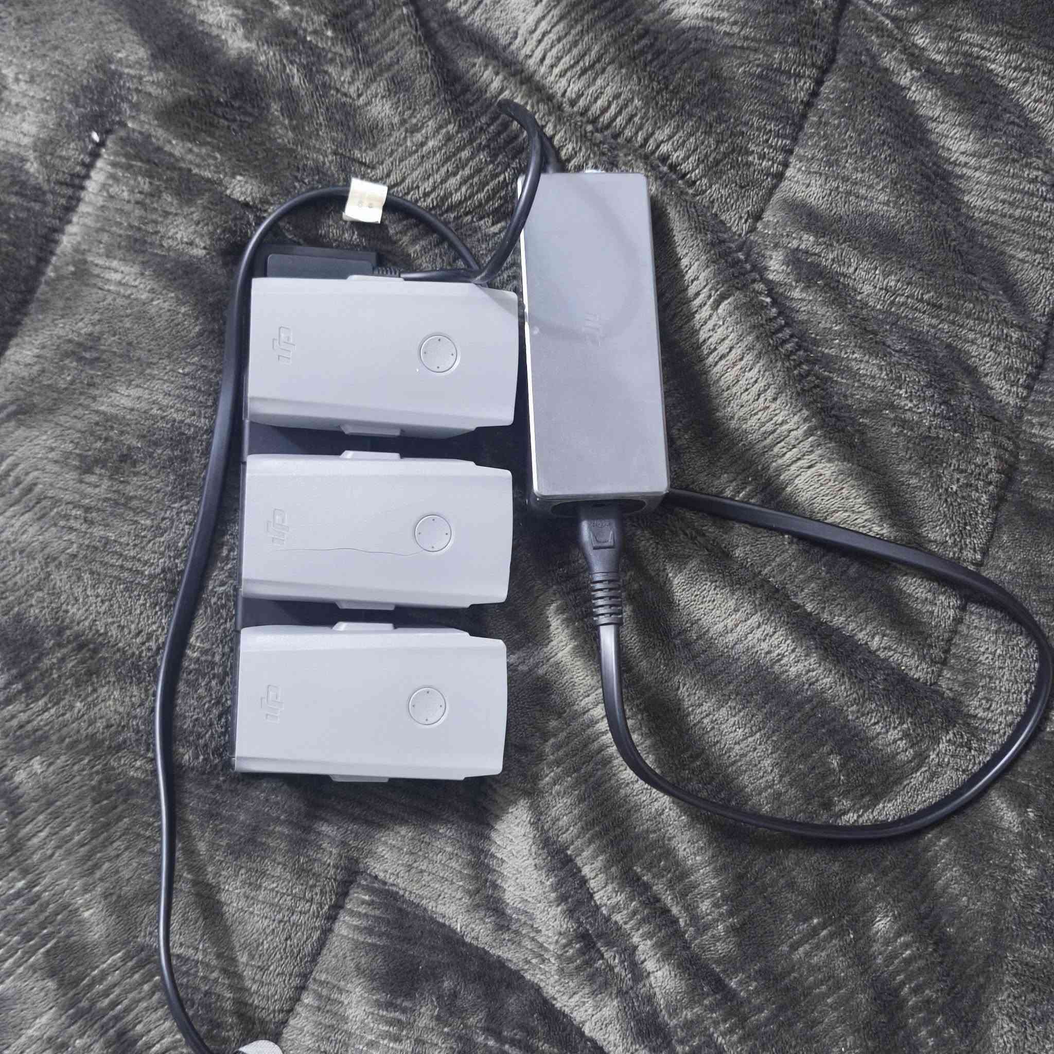 Dji mavic air 2  نضافة 100بل 90 
 عدد بطاريات 3 🔋🔋🔋
كاميرة 48 ميكابيكسل  4k60 fps 🎥📷
💸((سعر درون  800 الف. ))💸
توصيل فقط📌 كركوك موجود  🚕
لاحجز عل واتساب ***********  📞
