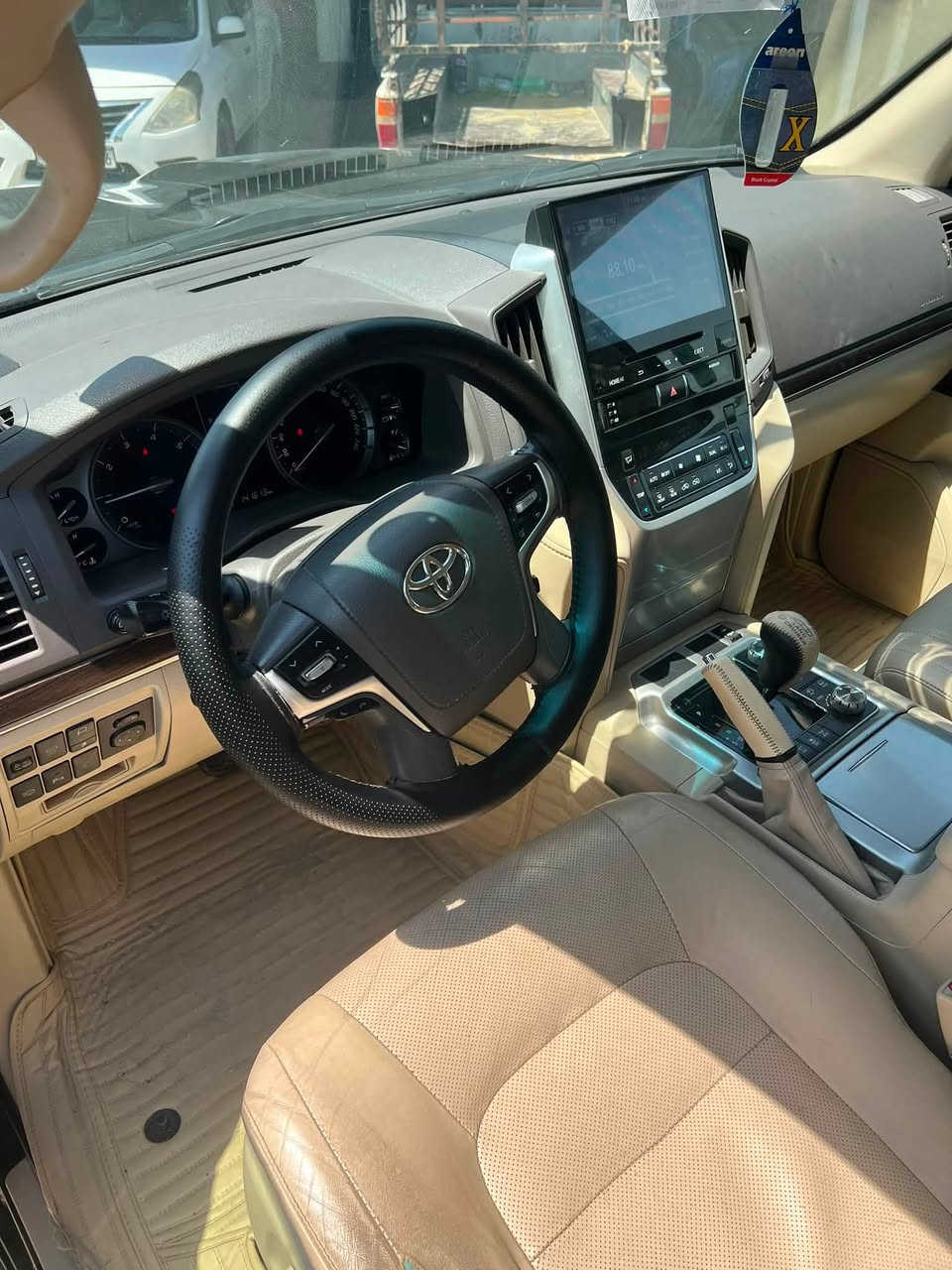 لاندكروز GXR ساز باب اول
موديل 2019 اصل تكمة + سنوية
محرك 6V 4000
رقم اربيل بسمي تحويل ثانيوم
مواصفات
كشن سايق 3 دكم
كشن صدر اصل كهرباء
شاشات بل تجاوي 
فتحة بل سقف
8 ايرباك تكم شامو
كيجات كتروني 
شاحن موبايل اصلي
خمس بصمات 
جنطة كهرباء بلادي 
شاشة بلادية 
طفاية 
كشنات جلد 
كراسي اثنين كهرباء
كامرة اصلية 
حساست بلادي 
لايت اسود بلادي 
***********
