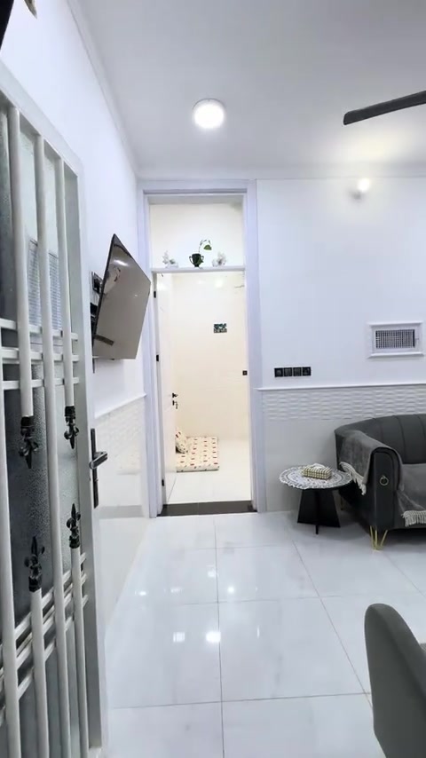 البيت جمال 🥰 المساحة 50م 🔸طابقين 🔹البيت جديد 🔸يباع هوه والاثاث 🔹الموقع 📍حي العباس الفرع الاول ✅للاستفسار ***********
