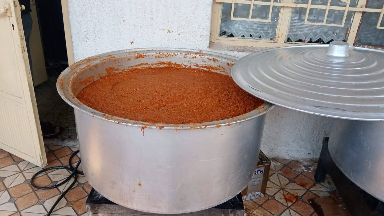 بسم الله الرحمن الرحيم
{وَمَن يُعَظِّمْ شَعَائِرَ اللَّهِ فَإِنَّهَا مِن تَقْوَى الْقُلُوبِ}

يعلن الطباخ أبو فارس الحسيني عن استعداده لتجهيز وطبخ القيمه النجفيه  والاكلات في المناسبات الدينية والشعائر الحسينيه في محرم وصفر ، بخبرة تمتد لأكثر من 35 عاماً في خدمة آل البيت عليهم السلام والمواكب الحسينية.

نتميز بالقيمة النجفية الأصيلة وكافة الاكلات، وشغلنا واضح بالصور وشهادة الزبائن خير دليل على الجودة والإتقان. 

والله ولي التوفيق 

للتواصل/ رقم /*********** 
يوجد واتساب
