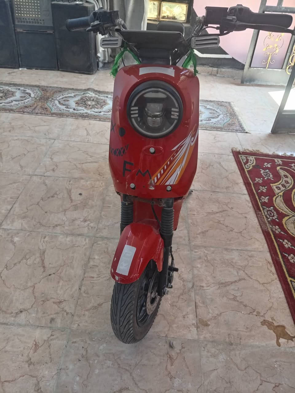 السلام عليك  دراجه شحن r10للبيع نضيفه موديل 2025كهربائيات بصمه قفل ستيرن الدراجه بطارياتها نص عمر السعر 200وبيها مجال قليل مراوس عادي  العنوان البصره الزبير الهاتف ***********
