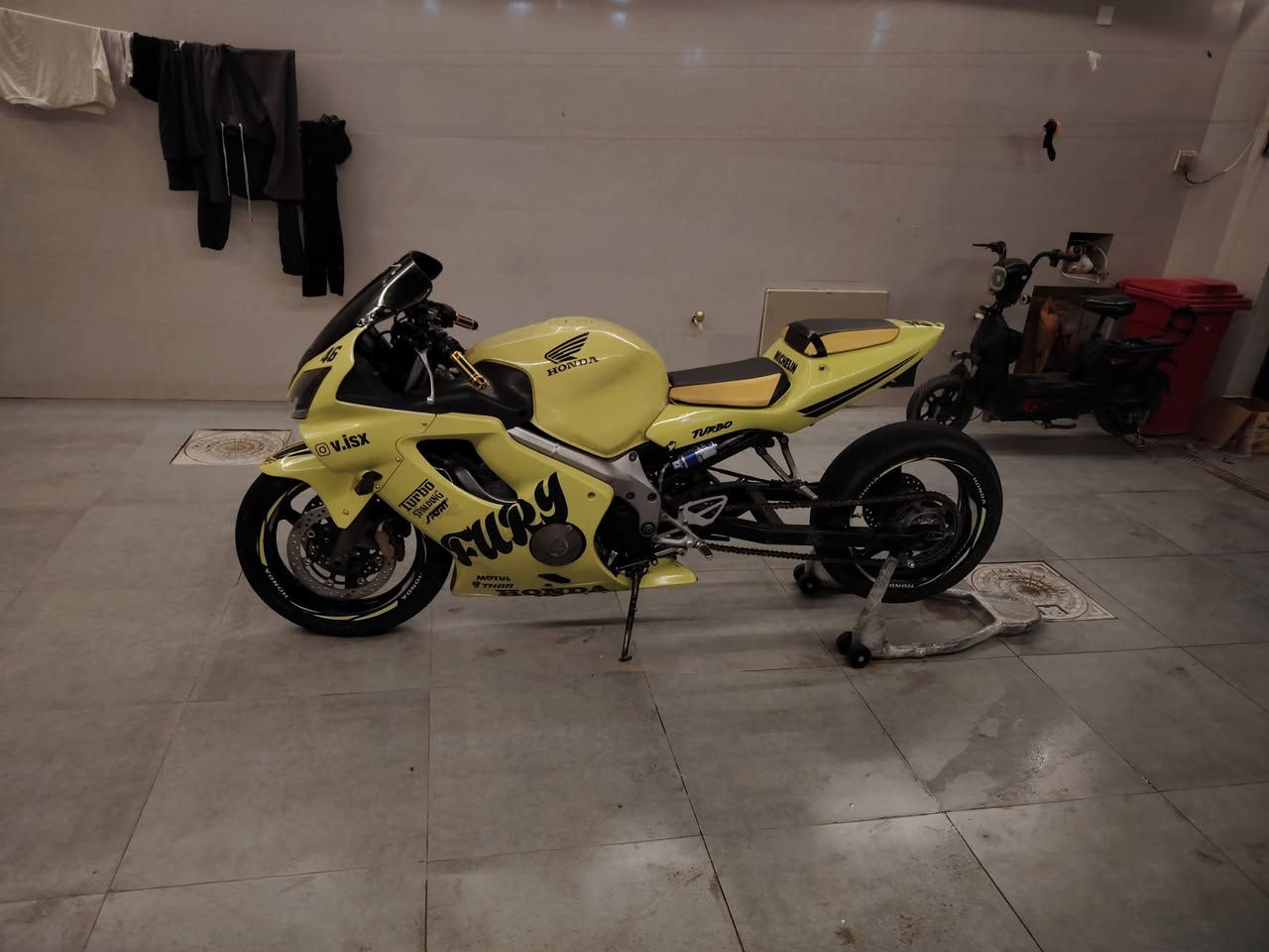 F4I 2004 ✅
صارلها 8 أشهر طالعه من كلشي وكلاشي بيها وصل معرض فقط
عليها هاوزن راجع ✅
مصبوغه لجماليه ولونها البلاد هم اصفر ✅
يدات رياضي ✅
تهبيطه اماميه خلفيه ✅
مكينه هاون مبدل گير فقط ✅
باتري هايبوزا 14 | 12
بلكات NGK ✅
دهن موتل اليوم بدلته وفلتر جديد ✅
وياها تاير جيلاتين 200 بس ماشاده تأخذه ويه الدراجه ✅
كهربائيات كلها شغاله ✅
الدراجه كامله مابيها نقص برغي نگره سلف ✅
الهاوزن البلاد موجود ✅
تريدها بهاوزن أو بدون ✅
اليوم سويت بيها حادث والكفر صفحة البريك تشخط موضح بالصوره
ابيعلك على وضعها مكاني بصره السعر 26 وبيها مجال
ايي استفسار ***********
