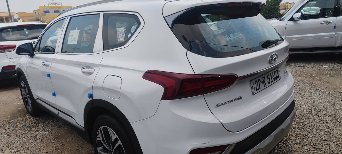 السلام عليكم معرض الماجد يرحب بكم 
هونداي سنتافيا 2019 خليجي 💪🏻ومكفولة 👍🏻وفول 😍
محرك 6 سلندر 3500
كشن جلد اصلي 
تحكم ستيرن فول 
كامرات امامي وخلفي 
جنطة كهرباء 
بردات جانبية 
تبريد 3 قطع 
7 راكب 
لد امامي وبك لايت لد 
انظمة قيادة ومانع انزلاق 
دواخل ابواب مغلف كاربون فايبر 
ويل كب كروم 
للمريد التواصل مع الرقم التالي 
***********
