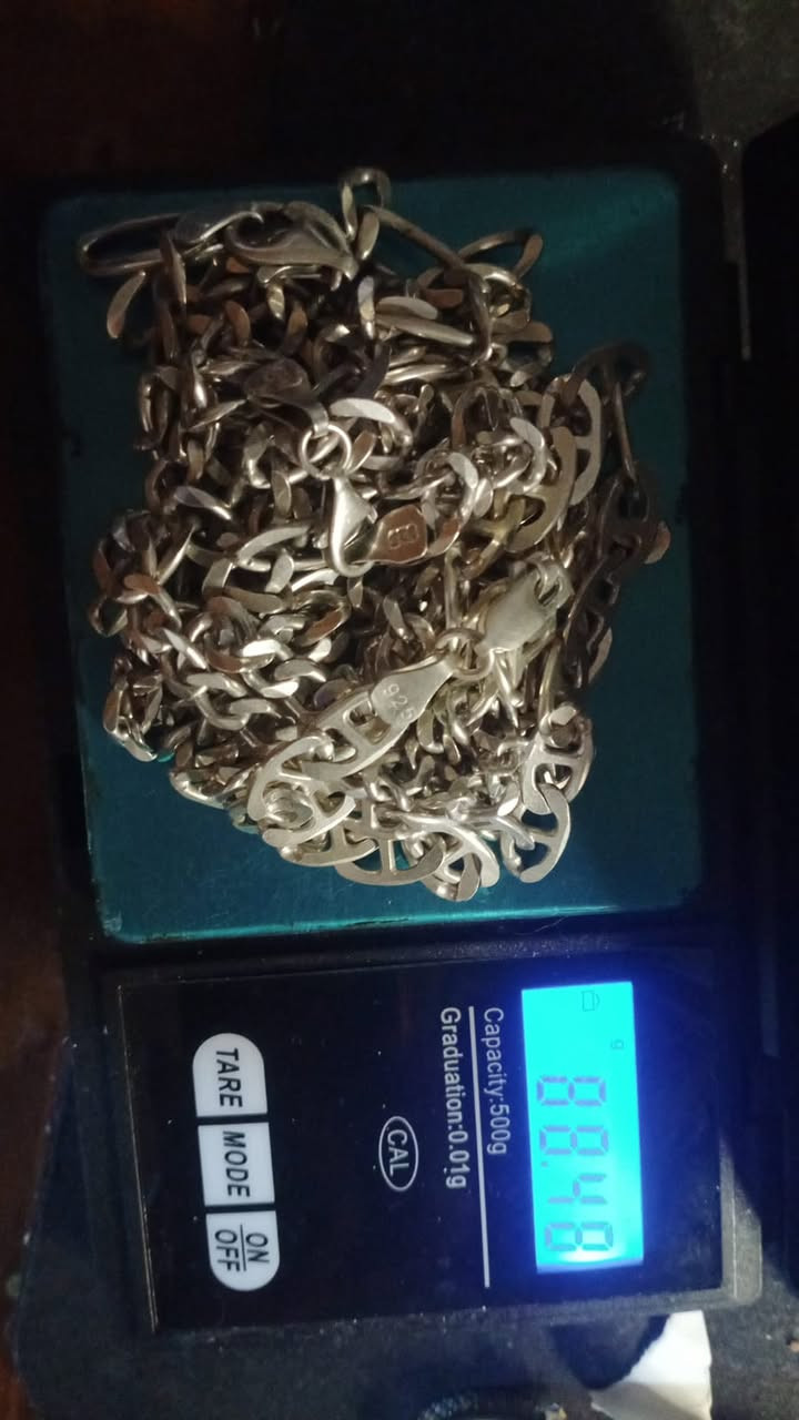 ثلاث زناجيل فضة 925 غير مستعملة الوزن الكلي 88.5 السعر للمجموعة 300 الف مع التوصيل - سعر نهائي (الغرام يطلع 3300)


**إذا كنت صاحب هذا الإعلان وتريد حذفه لأي سبب، رجاءا أرسل رسالة إلى الدعم الفني**