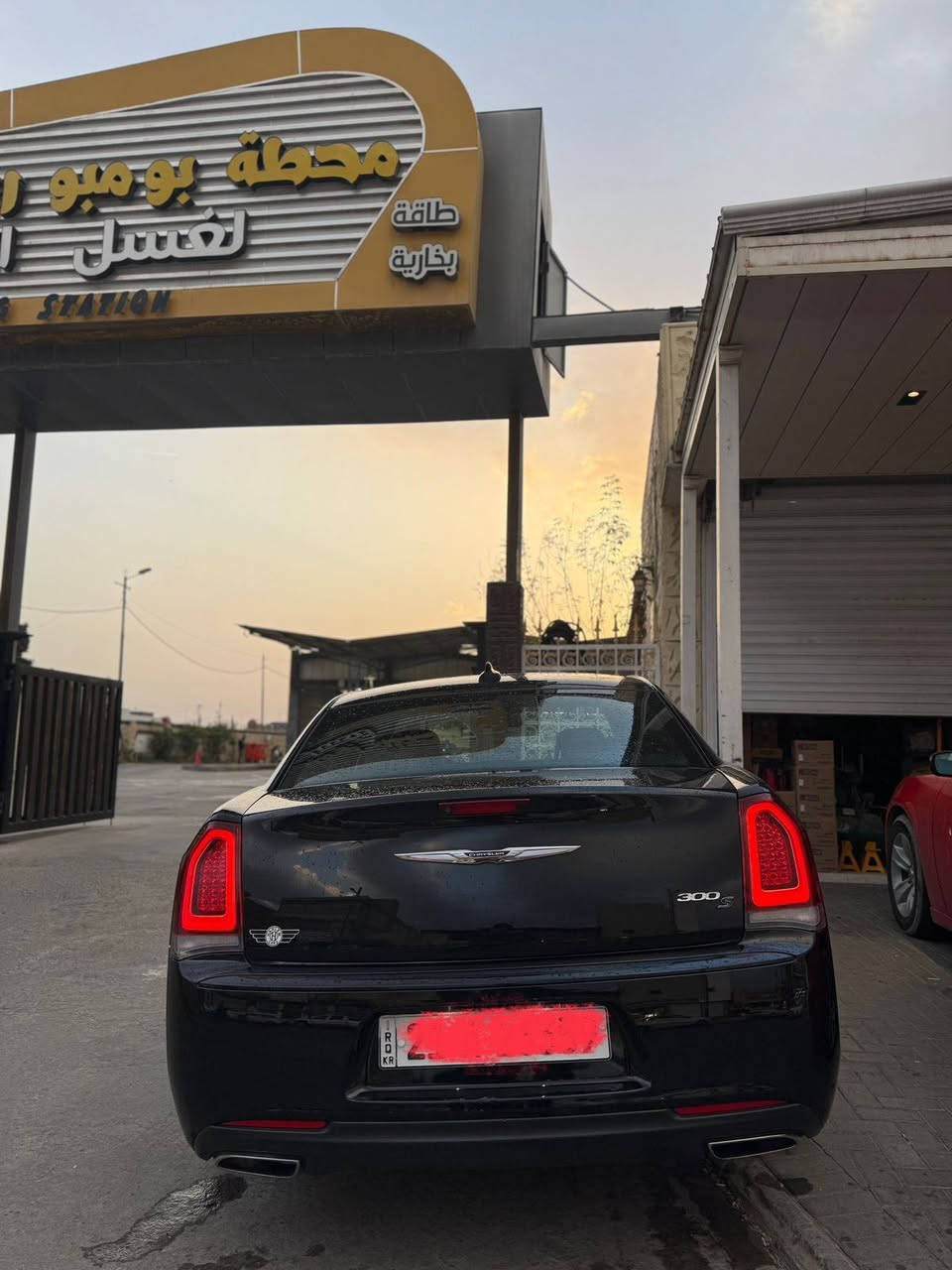 أوباما 2018 300s وارد كندي فول مواصفات ما عده الفتحة معروفة المواصفات مكفولة ما عده قطعه وحده مبدلة اصلي نفس الون بدون صبغ السياره نظيفة كلش سعرهة 225 وبيهة مجال للتواصل *********** مكان اليصره التنومة شارع الواء
