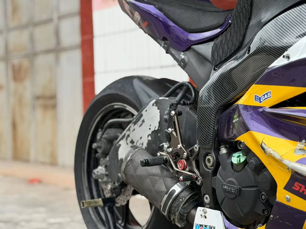 اقرا تفاصیل بعد راسلنی علی وتساب 
هلا بالربع
أنا أبيع دراجات بسعرها العالمي، مو بالسعر المحلي العراقي.
اللي يريد يشتري، يبعثلي رسالة واتساب فقط، أبدًا ما أرد على مسنجر ولا على الكومنتات.
ما عندي وقت أضل أكتب وأجاوب رسائل.

ترى هالمواتر سعرها ثابت، ماكو فصال ولا تنزيل بأي شكل.

وبكل احترام، هالمواتر نظيفة:
لا مفكوكة مكينة، ولا متلاعب بيها، ولا صاير إلها حادث، ولا بيها أي مشكلة.

أنا ما عندي أي نية أبيع لتاجر أو واحد يريد يتاجر بيها،
أنا أحب أبيع للفقير أو للشباب فقط.

وأنا تاجر، فاللي عنده مشاكل قومية أو سوالف زايدة لا يتواصل وياي.

واللي دا يحچي وياي اليوم، ثقوا كلامي:
إذا مو هسه تشتري، باچر أو بعد شهر، شهرين، ثلاث، أو حتى سنة،
بالنهاية راح ترجع وتشتري مني.

وإذا أنا اشتغلت شهر أو شهرين أو ثلاثة،
اعرفوا أني أشتغل صح وما أشتغل فِيل.

وأأكد لكم:
ساموراي سكيل أقوى بكثير مما تتصورون 🔥
Yamaha R6 
2011
38ورقە
کفرات-موزین موجمیل

⸻

✅ ضمان محرك وقير – بدون أي حادث
✅ الدراجة موجودة خارج البلد

🚢 مدة الوصول إلى السليمانية:
⏳ من 45 إلى 90 يوم بعد الدفع

📞 أرقام التواصل:
 • ***********
 • ***********
 • ***********

‎📢 تنويه مهم:
أعزائي الكرام، جميع الدراجات النارية الموجودة خارج البلد تصل خلال 45–90 يوم.

أعتذر إن كانت هذه المنشورات قد سببت إزعاجاً أو مشاكل لبعض الأشخاص 🙏

💼 لمن لديه شركة نقل في الصين أو اليابان:
يمكنني إرسال الدراجة النارية مباشرة إلى شركتكم،
✔️ جميع الدراجات بأسعار أرخص
💰 اقل : 500$ فقط
وبالمناسبة، الأسعار حقيقية وصحيحة.

أعلم أن بعض الناس تفاجأوا من الأسعار،
وأؤكد لكم بإذن الله سأحاول جعلها أرخص قدر الإمكان 🤝

🌹 شكر خاص لإدارة الكروب

🎥 تابعونا على تيك توك:
‏👉 https://www.tiktok.com/@madeinjapan919
‏👉 https://www.tiktok.com/@samuraiskill1

📌 يمكنكم متابعتي على تيك توك لمشاهدة أحدث الدراجات
