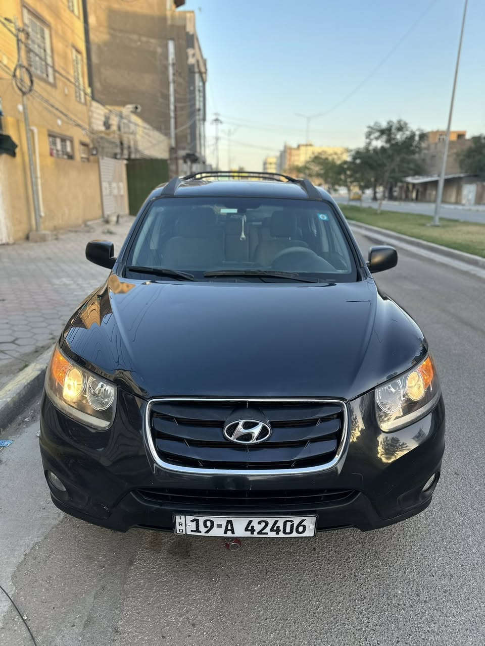 السلام عليكم
سياره سنتافي موديل 2012
محرك اربع سلندر
 بيها اربع قطع صبغ  سياره حلوه ومرتبه  عنواني كربلاء 
***********
بيع فقط بدون مراوس
