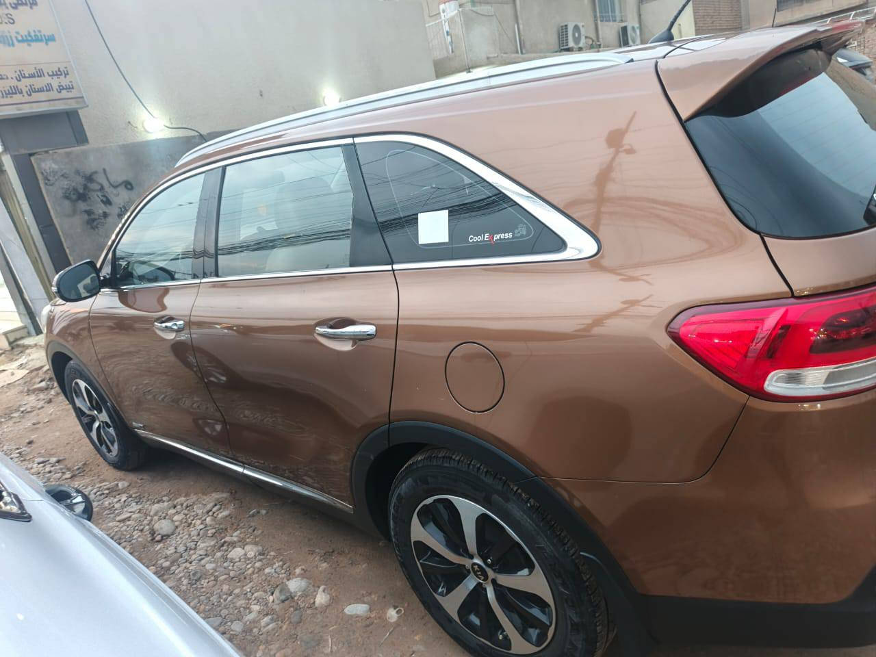 السلام عليكم
سورنتو 2015 وارد سعودي شكل 2017
محرك v6 3300 
7 راكب بصمه
رقم انكليزي قادسية بسمي تحويل مباشر 
حساسات امامي خلفي 
تحكم ستيرن 
مود دراف
فور ويل
مري شفط
بصمتين
نظام ترحيب
ماشية 116.000 km
حادث سطحي بنيد فقط مبدل نفس اللون 
محرك كازكيت و راجع وكاله
السعر 195$
بغداد حي الامين ***********
