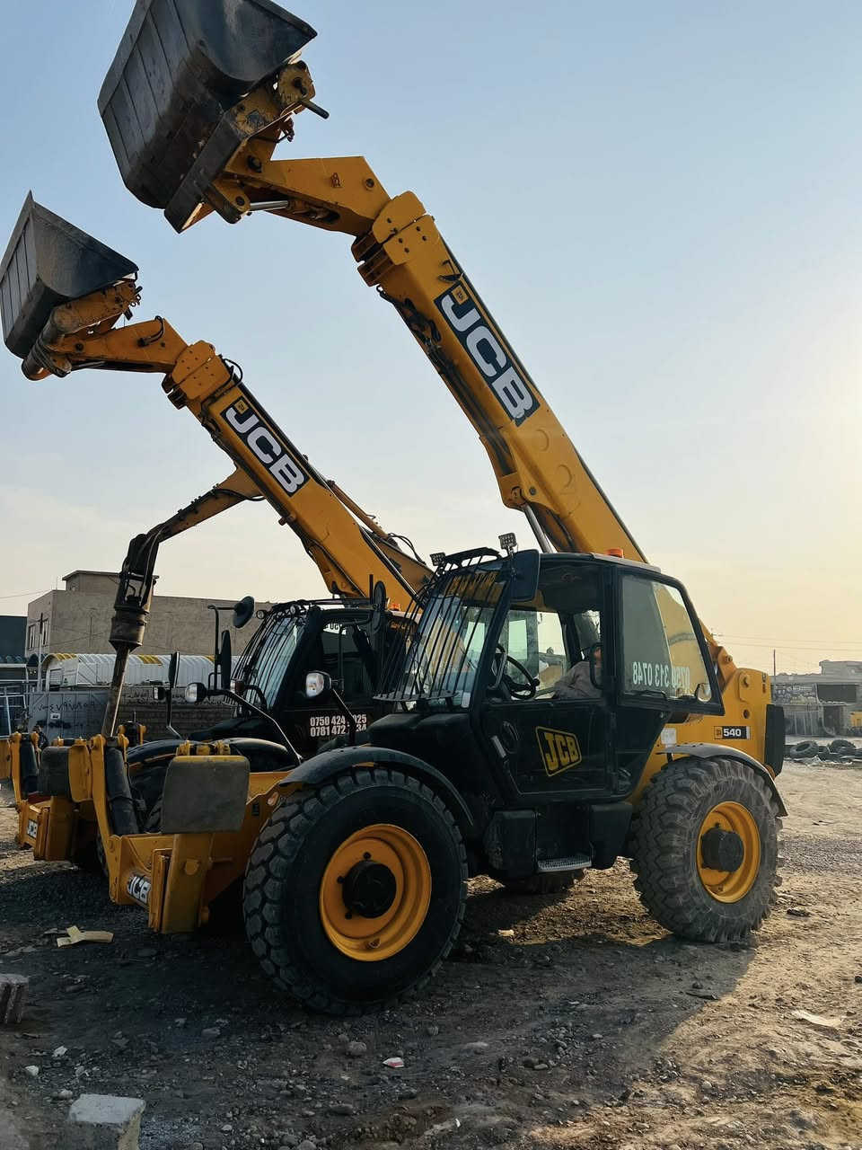 للبيع رافعه شوكىه 2007ره قه م وسنويه بغداد جديد14متر تبريد و سوبر حجم تايات 25جاهز للعمل مكان اربيل ***********
