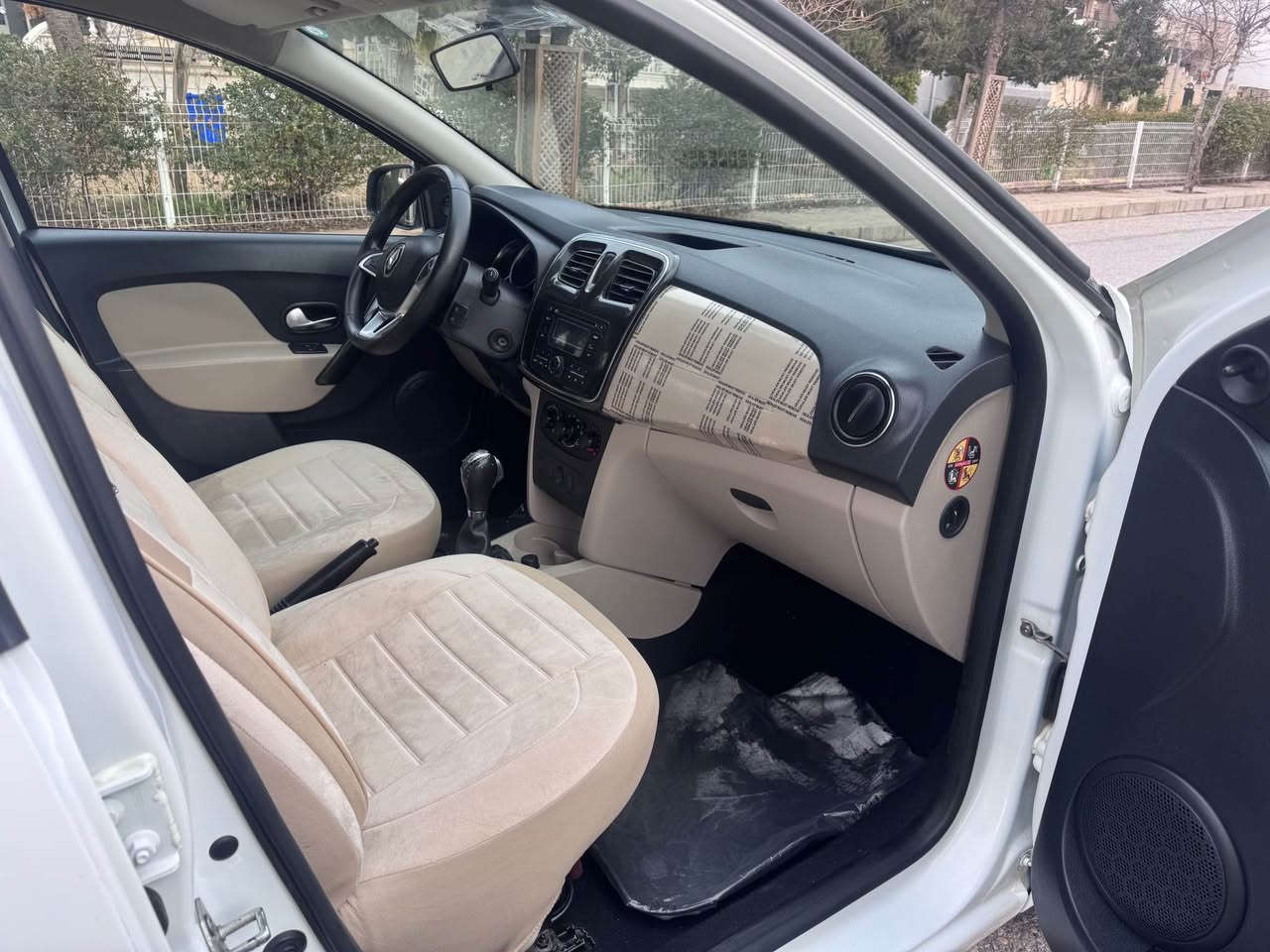 ۆ سمبول مۆدیل2018
گیرومەکینە بەشەرت نەکراوەتەوە
بئ بۆیاخە تاعدیلی نیە تەرزەی نیە
سەنەوی بەناوی خۆمەوەیە بەسەرچووە
78رۆشتووە 
سەیارەکە هەمووشتیکی لەسەر شەریکە یەك شتی دەسکاری نەکراوە
سعری 85وەرەقە کەمئ معامەلە
موبایل *********** السليمانية, العراق
