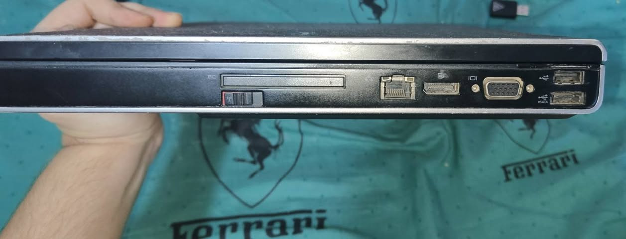 السلام عليكم... لابتوب dell m6500 مواصفات :
 هارد : 128GB
كرت شاشه خارجي : nividia qardo 2800fx وداخلي ايضا موجود
معالج : intel®core i7 gen 1
بيها عيبين العيب الاول البطاريه واگفه تماماً العيب الثاني الشاشه تفصل فجاة بدون سبب او وقت معين فقط اثناء الاستخدام وشحن البطاريه معاً ، تنويه : الگڤر الخارجي اثار لاصق ، السعر 80 الف يوجد توصيل لكافه المحافظات عدا الاقليم بسعر 5 الاف


**إذا كنت صاحب هذا الإعلان وتريد حذفه لأي سبب، رجاءا أرسل رسالة إلى الدعم الفني**