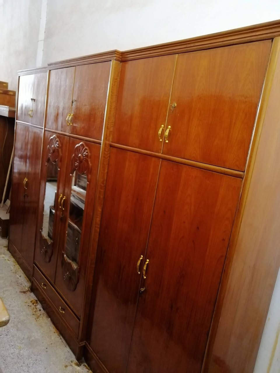 السلام عليكم غرفه للبيع ٦باب طابقين توصاه صاج ٥ملم داخل خارج ظهر جرجوبه صاج نظيفه السعر 600 الف وبيه مجال العنوان بعقوبه كاطون الرازي شارع ابو رباح قرب مرطبات لسيد مزاد ابو كرار الغريباوي *********** قرب جامع اسماء الله الحسنى
