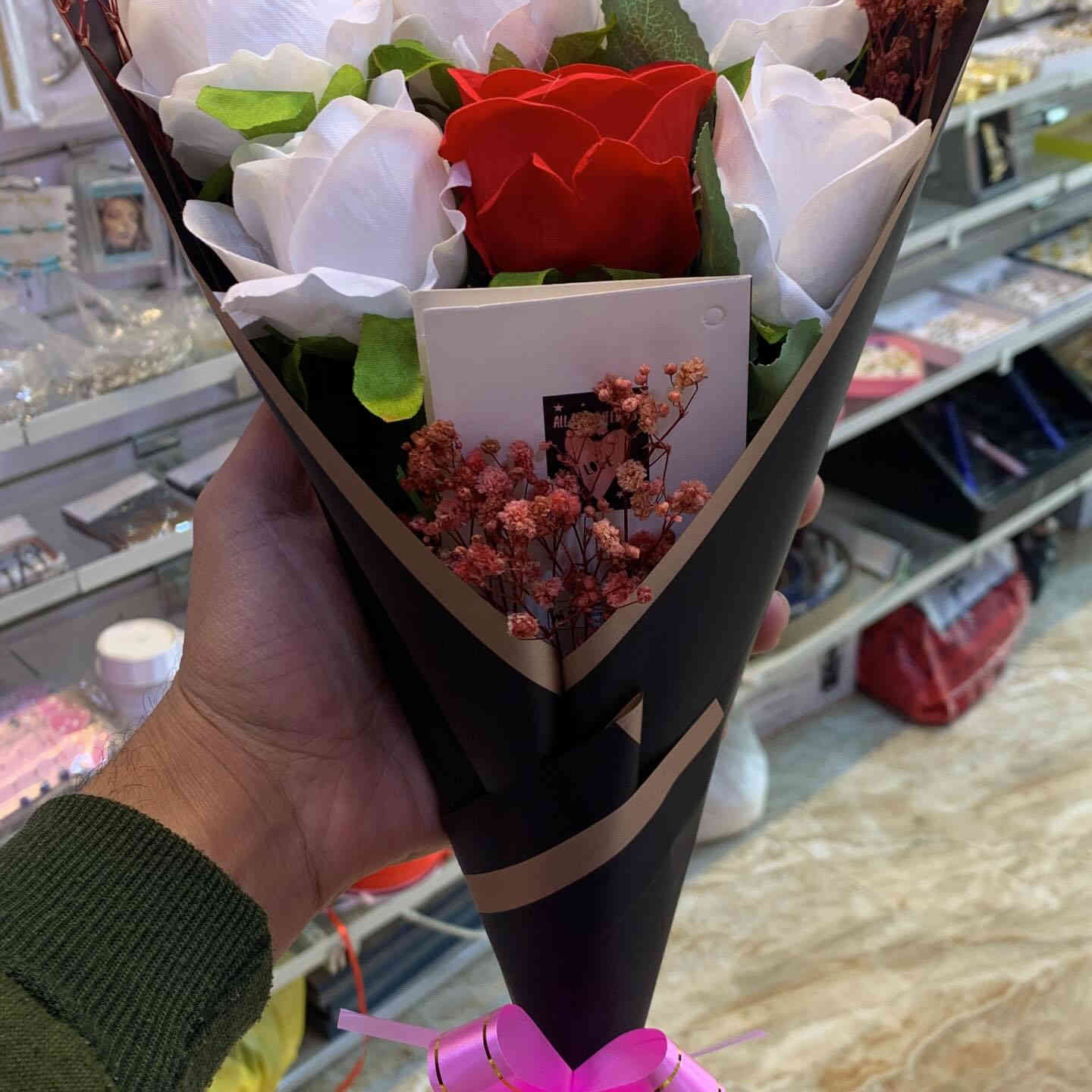 ورد جوري اصطناعي مقارب للطبيعي🌹🌼العمل حسب الطلب  الزبون.  العنوان 📍/الانبار -هيت حي الجمعية مجمع مكة مقابل مستوصف حي الجمعية مجاور عطارية حسن حيا
يوجد خدمة توصيل 🛵 ولكافة محافظات العراق 
‎*********** واتس اب⁩⁩ #وردصناعي #عيدزواج
