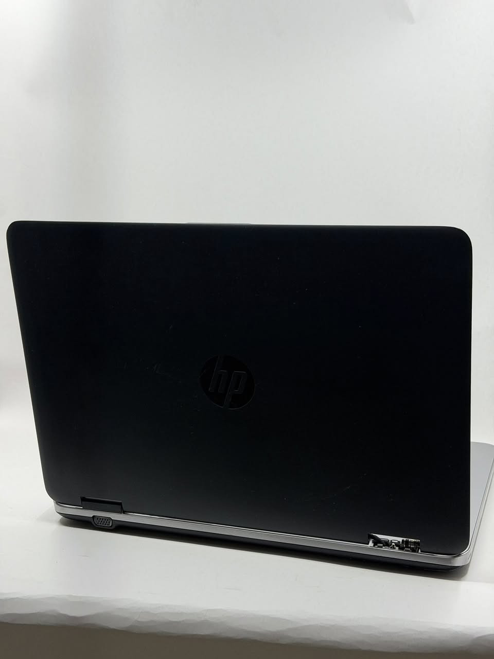 لابتوب ب 200 الف فقط بيه قطعه صغيره مثل ما موضحه بلصوره 

    HP ProBook 640 G2
* المعالج: Intel Core i5-6300U
* سرعة المعالج: 2.40GHz
* الرام: 8GB DDR4
* سرعة الرام: 2133MHz
* كرت الشاشة: Intel HD Graphics 520
* حجم كرت الشاشة: 128MB مدمج
* التخزين: 238GB SSD


**إذا كنت صاحب هذا الإعلان وتريد حذفه لأي سبب، رجاءا أرسل رسالة إلى الدعم الفني**