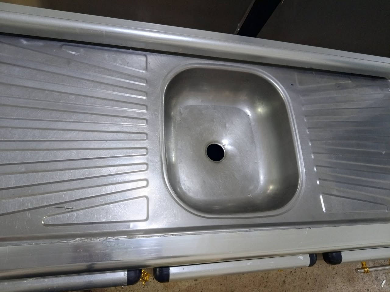 مستعد لشراء الكاونترات المستعمله التعبانه والنظيفه
متاح ....
كاونتر مستعمل 3 قطع .كاونتر نظيف وشغل ثقيل .السعر 350 الف .قياس الارضي مترين وقياس الملحق مترين وقياس السنك متر و30 سم . العنوان .موصل قادسيه 2 قرب جامع ذياب العراقي .
***********
***********
متوفر واتساب
