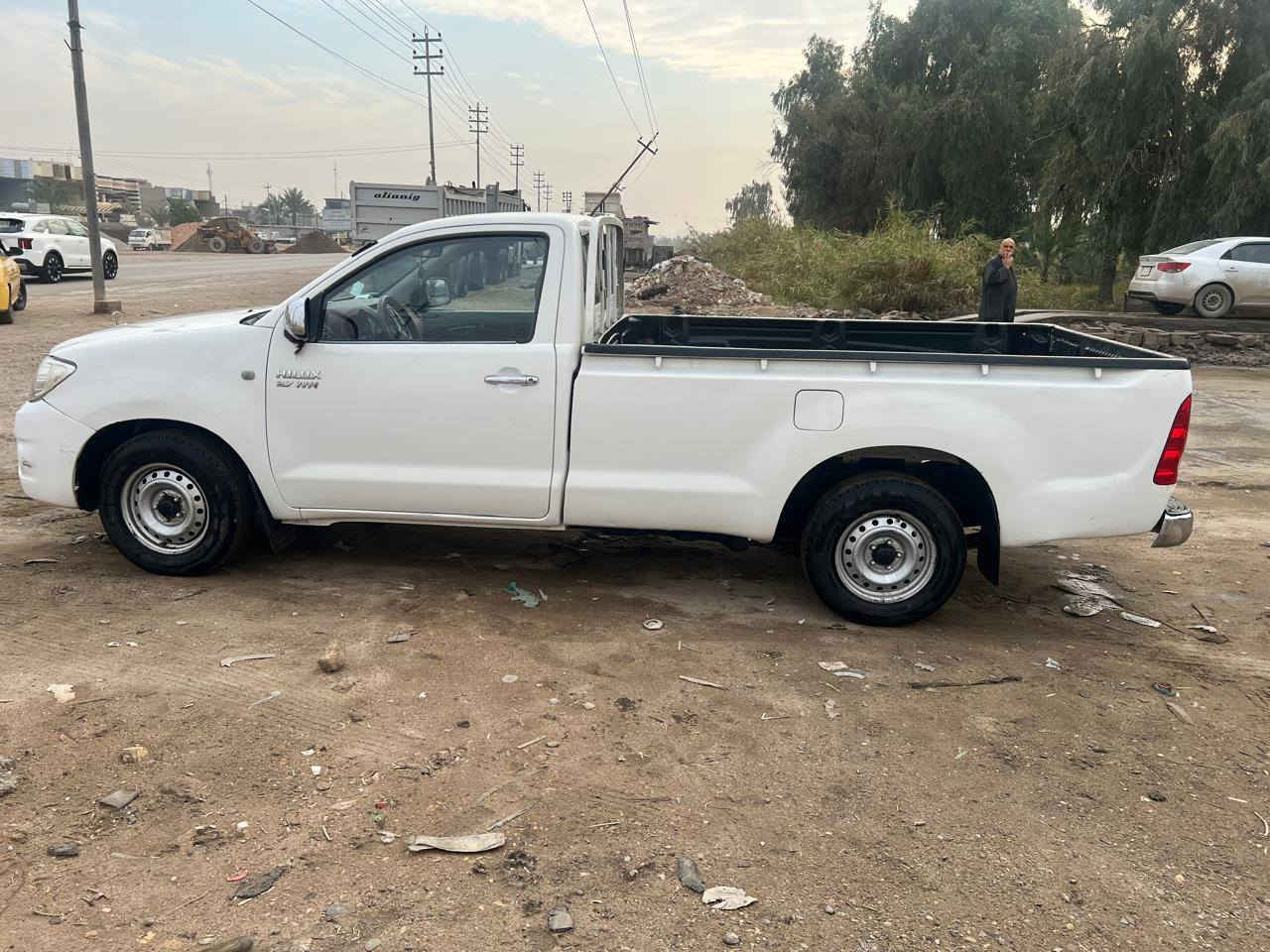 السلام عليكم بيكم هايلوكس خمسه جنكال
رقم بغداد بسمي موديل 2011 مكفوله
ماعده بارد بيها بذيل قليل رقم ***********
