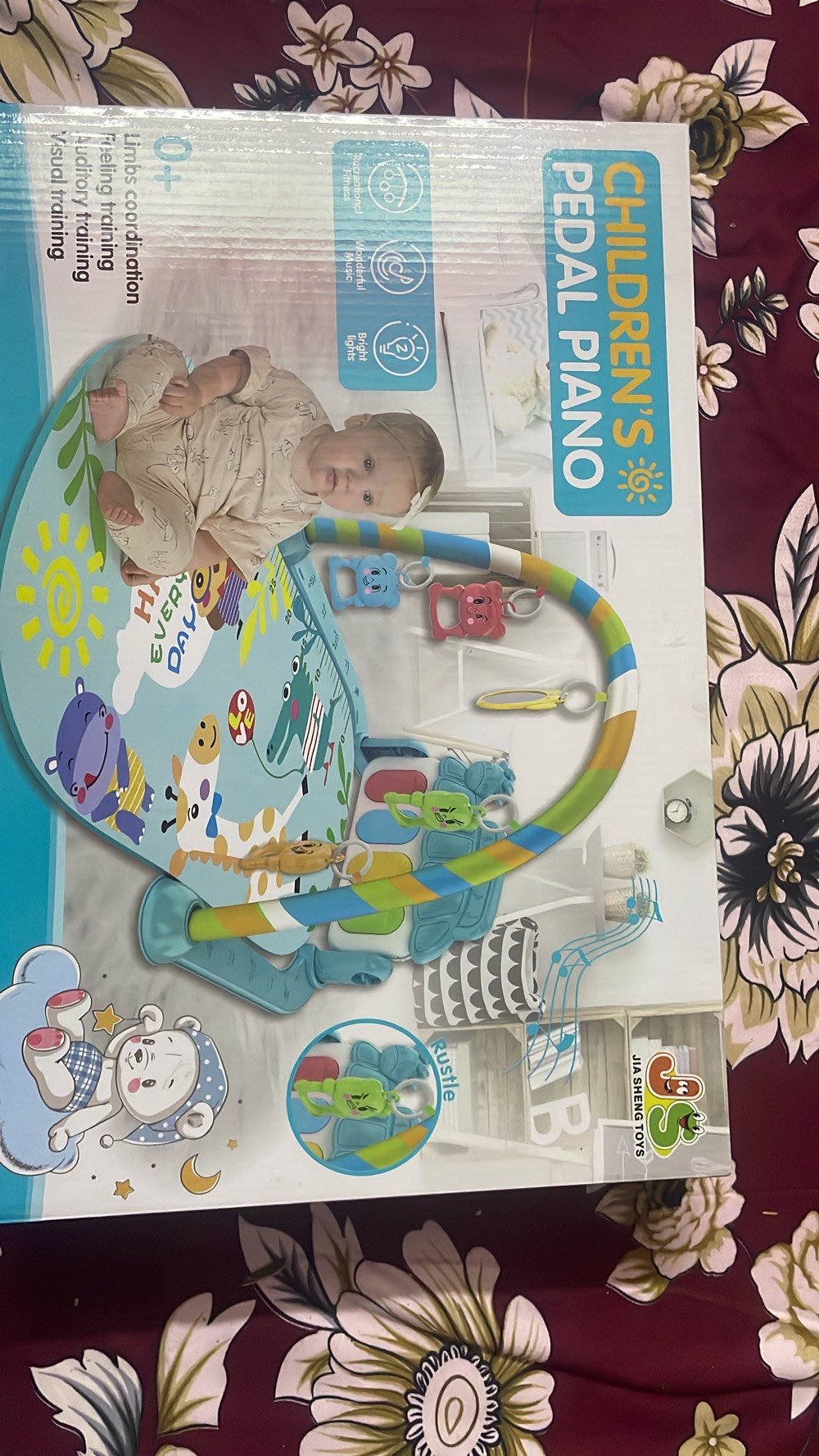 مفرش لعب أطفال مناسب من عمر شهرين 
استعمال قليل 
مكاني بغداد ،الامين الثانيه 
يوجد توصيل 