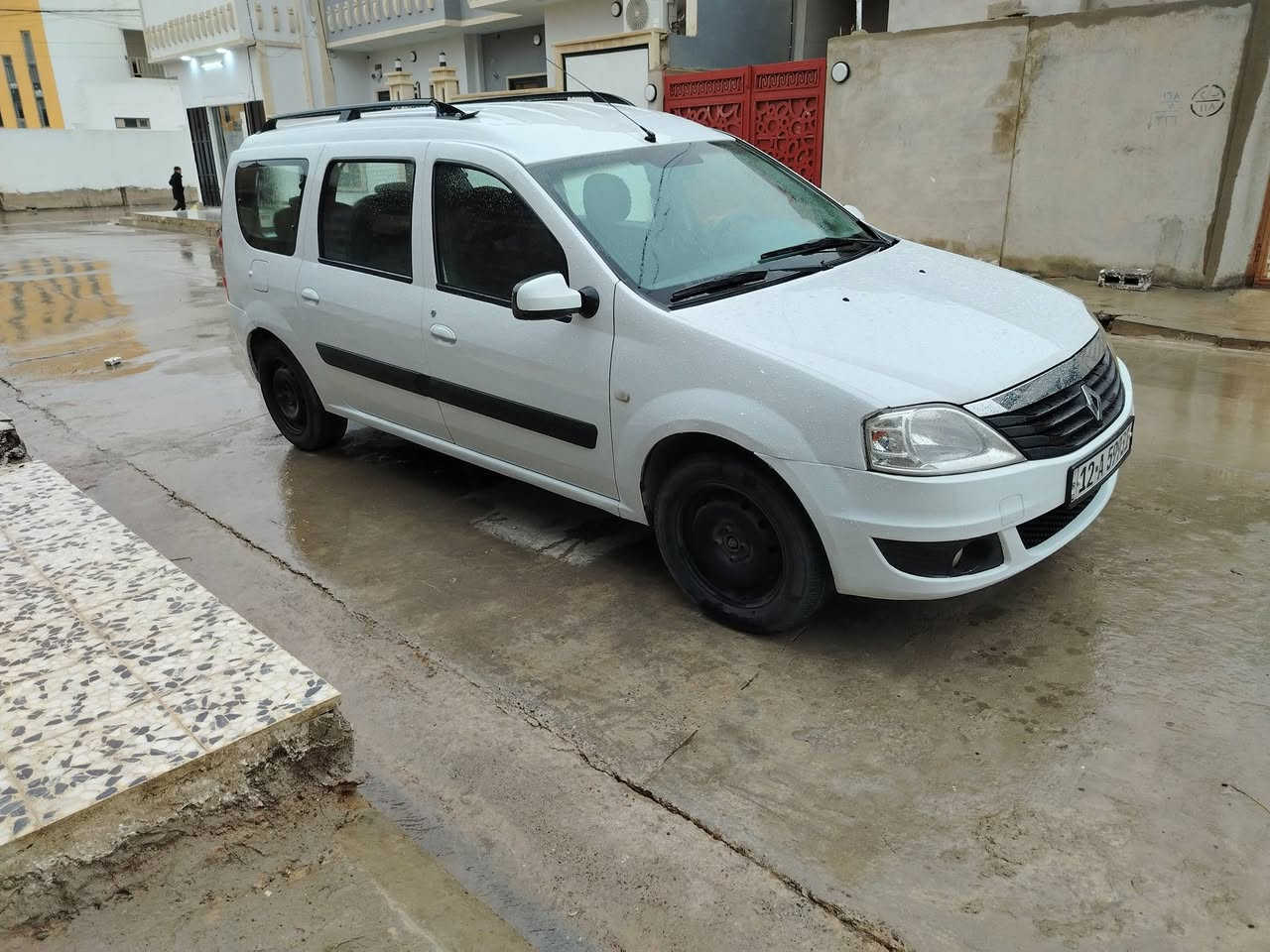 السلام عليكم سيارة رينو لوكان 2012 تحويل مباشر السعر 75$ قفل للاستفسار الاتصال على الرقم ***********
بيها كابون بانزين جاهز
