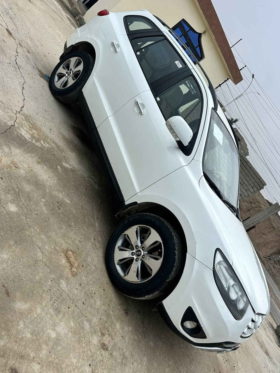 سلام عليكم ورحمة الله وبركاته سنتافي 2012 رقم اربيل دولي جديد وسنوية جديد صبغ قطعتين وكرت في طارف الجاملغ الخلفي فقط وشرط السيارة مواصفات 7 راكب وفتحة تبريد ثلاث قطع خلفي فول ما عدا البصمة السيارة جاهزة وحيل جديدة محرك 4شرط وكير وصدر كهربائيات كلها شرط السيارة جاهزة ونضيفة وسعر مناسب 137  للتواصل ***********
