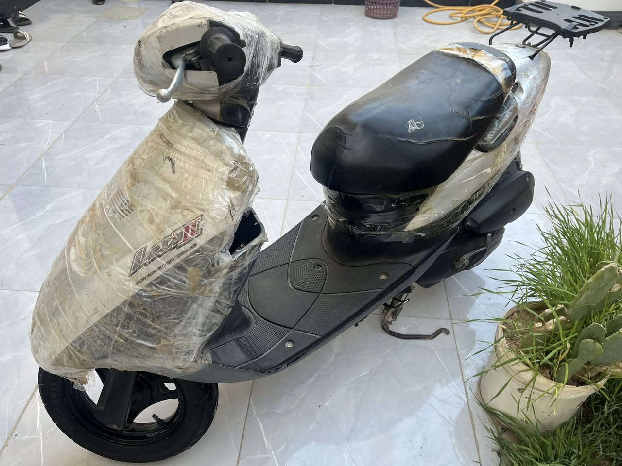 ذبانه ساسوكي جنطه مصارلها هواي نازله من الرمبه اوراق بسمي محرك مكفول كهربائياتها كلها شغاله نضافه فول السعر 475 مكاني العماره حي العسكري


**إذا كنت صاحب هذا الإعلان وتريد حذفه لأي سبب، رجاءا أرسل رسالة إلى الدعم الفني**