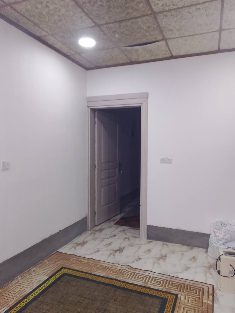 بيت للبيع توله فروش خلف قاعة امام علي مساحه100متر بناء طابقين كاشي سيراميك سقف ثانوي عدد غرف نوم2
استقبال مجمع درج مطبخ حمام صحيات 2
نوع العقار(رقم بلديه ) ماء خطين +كهرباء خطين السعر40مليون وبي مجال رقم الهاتف***********
