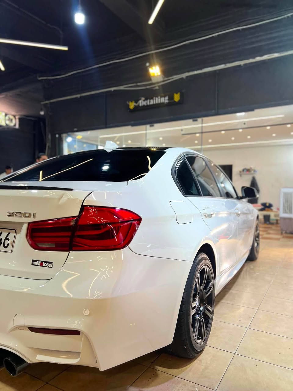 bmw 2017 320i

کامل کراوە بە m3 مواسافات فولە بەس سڵایت نیە

* Cruise Control

* Dual-zone A/C

* Start/Stop 

*lite LED /idriveشاشەی 

بۆیاخ/ یەک پەڵە بۆیاخی هەیە لەچەمەلەخی سایەق و بستێکی بۆنیەتەکەی سەیارەکە یەک دینار مەسرەفی نیە ١٤١هەزار ڕۆشتوە سەیارەکە زۆر جوان و پاک ماوەتەوە گێر و مەکینەی بەشەرت

نرخــــی:134گەڵا و مەجال 

ژ.م:*********** السليمانية, العراق
