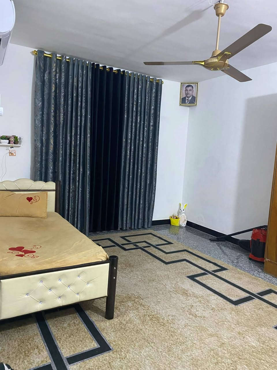 دار للبيع بغداد قضاء المحموديه طابو صرف حي 17 طابقين مساحه ١٥٠ متر واجه ١٠ نزال ١٥ غرف نوم ٣ 
***********
