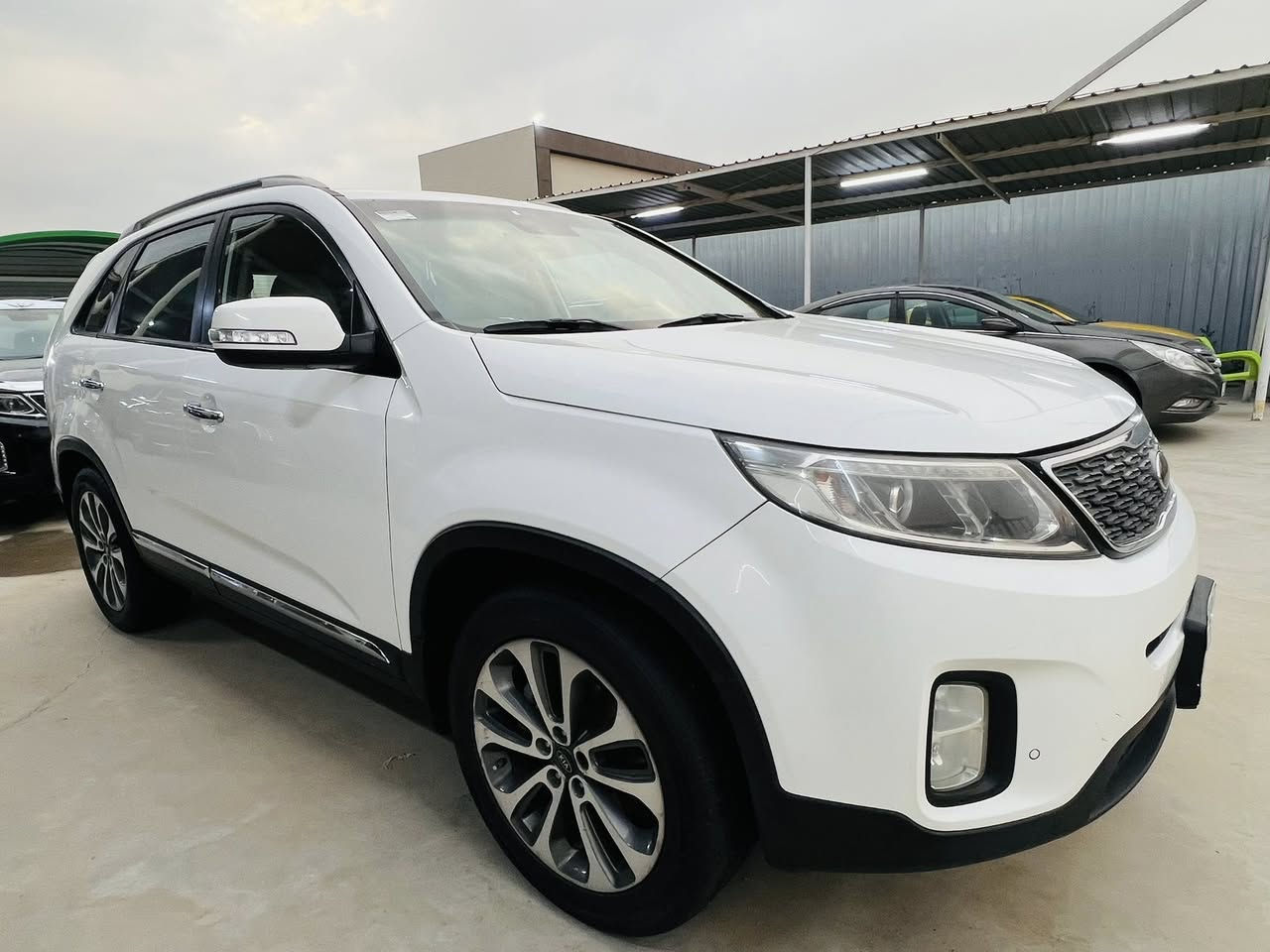 السلام عليكم سورنتو 2015 خليجي كفاله ماعده بارد بالجاملغ  والباب والسونار مرفق معه الصور فقط السياره جاهزه حداديه مكينه كير كفاله   
6 سلندر 
بصمه 
داخل بيجي 
شاشه 
بردات 
7 راكب 
__________ 
السعر 180 وبيه مجال قليل 
رقم قادسيه تحويل مباشر 
العنوان بابل الشوملي 
الاستفسار ***********8
