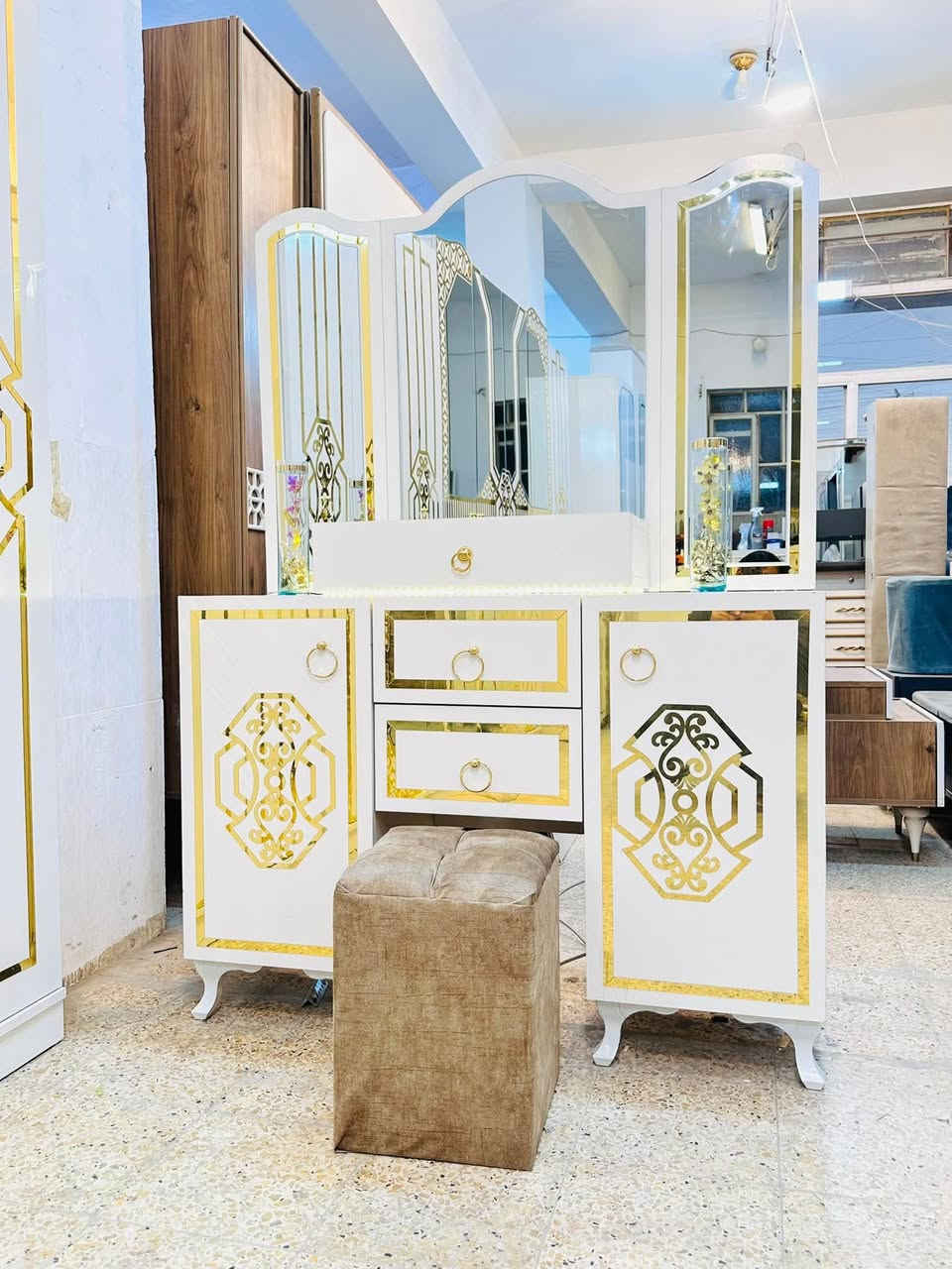 🔟قطع 

 وياها كنتور اضافي بابين 🚪
شازلون مخزن سرير مخزن 
 اناره شغاله 💡
سعرها //مليون 
التوصيل والشد داخل بغداد مجاناً ✅✅


**إذا كنت صاحب هذا الإعلان وتريد حذفه لأي سبب، رجاءا أرسل رسالة إلى الدعم الفني**