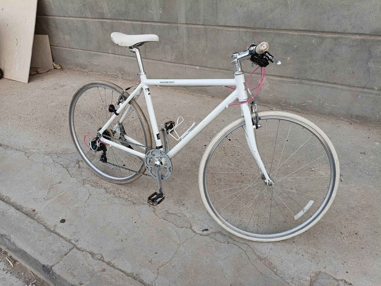 السلام عليكم...
للبيع بايسكل C700 ماركة WEEKEND BIKES 🚲 رياضي باله مال مسافات طويلة نظيف وعملي جداً المنشأ صيني 7 نمر سستم  ماركة شيمانو السعر. 140 وبي مجال 

***********
