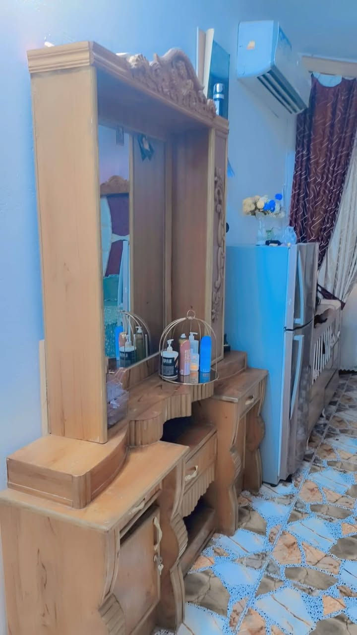 غرفة اخشاب نضيفة للبيع الاستفسار ***********
