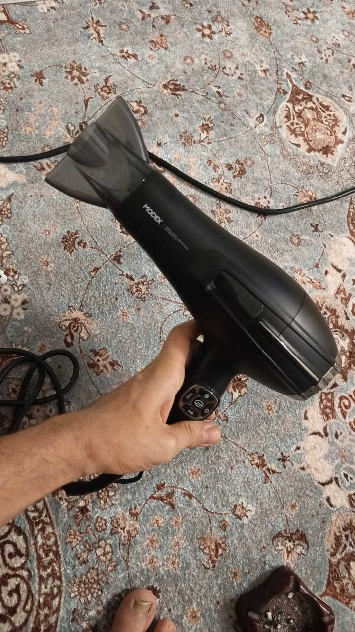 سشوار موديكس 2200W شاشة ديجيتال - جديد بالكارتون

100,000 د.ع 

سعرة بالوكاله 145

للبنات للبيع سشوار موديكس الاصلي 2200 واط 
- شاشة ديجيتال تبين الحرارة والسرعة 
- 3 سرعات + 3 حرارات لحد 105 درجة
- مستشعر TP ذكي يحمي الشعر من الحرق
- واير 3 متر + فوهتين
- جديد 100% ما مستخدم ابد. بس نفتح للتجربة 
- بالكارتون ماله
البصرة 
***********
