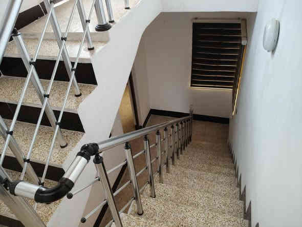 الدار للإيجار
حي التعليم جمعية غرفة تجارة قرب جامع الصالحات 
الدار يتكون من غرفة نوم عدد 2  واستقبال الدار جاهز 
السعر 250 ألف 
 ***********
***********
