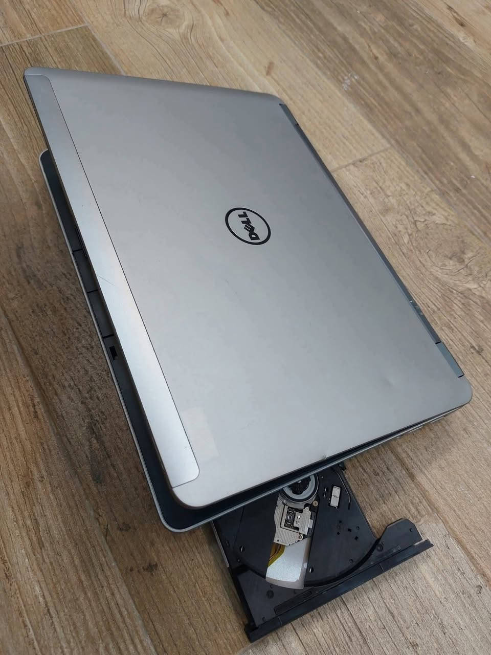 لابتوب رخيص جدا مناسب للدراسة والطباعة وبرامج الاوفس المكتبية والتصفح 💯💯 
مع تنصيب وندوز ١١ والبرامج الخدمية
     DELL LATITUDE E6440 
السعر (130الف_عراقي فقط ) 
 للتواصل *********** يوجد اسعار خاصة للمكاتب توصيل لجميع محافظات العراق 
العنوان بغداد شارع الصناعة مجمع الرياش مكتب اليسر 
……………………
✓ المعالج Core i5-4200m جيل رابع 
✓ ذاكرة الوصول العشوائي (الرام) 8GB 
✓ التخزين( الهارد) 256GB SSD 
✓كارت شاشة انتل داخلي  4GB 
✓ مقاس الشاشة كبير 14انج
✓مشغل أقراص 💿 📀 
✓منفذ HDMI 
✓ كيبورد  عربي انكليزي 
…………………………………
