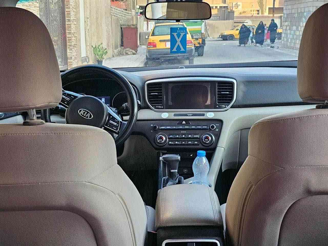 السلام عليكم سبورتج 2020رقم بغداد بأسمي 
(السعر 145$)
المواصفات محرك 2400 الكير At رادار تحديد مسار قياده ذاتيه مري كهرباء تبريد قطعتين كامره شاشه جبيره نظام كار بلي ويل 17 لايتات زنون وباقي المواصفات المعروفه ماشيه 100الف 
كامله مكمله اي نقص مابيها صور الحادث بالمنشور والسونار 
مكانها بغداد حي الجامعه 
*********** بغداد, العراق
