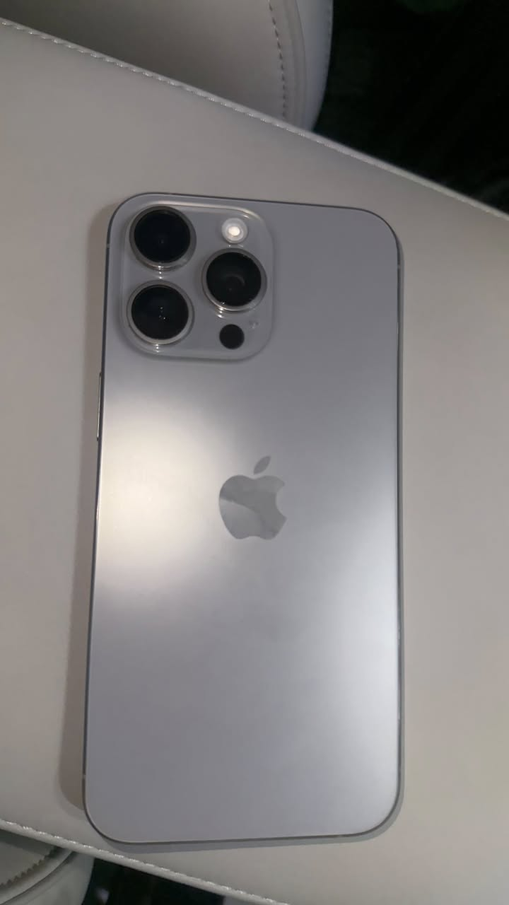 السلام عليكم عندي هذا الايفون 15 برو ماكس ذاكرة 256 ومعلوماته موجودة داخل الصورة استخدام بناتي ونضيف جداً وممفتوح وشحنه سريع 
رايدته ب ١١٧٥ وبي مجال بسيط للي يشتري


**إذا كنت صاحب هذا الإعلان وتريد حذفه لأي سبب، رجاءا أرسل رسالة إلى الدعم الفني**
