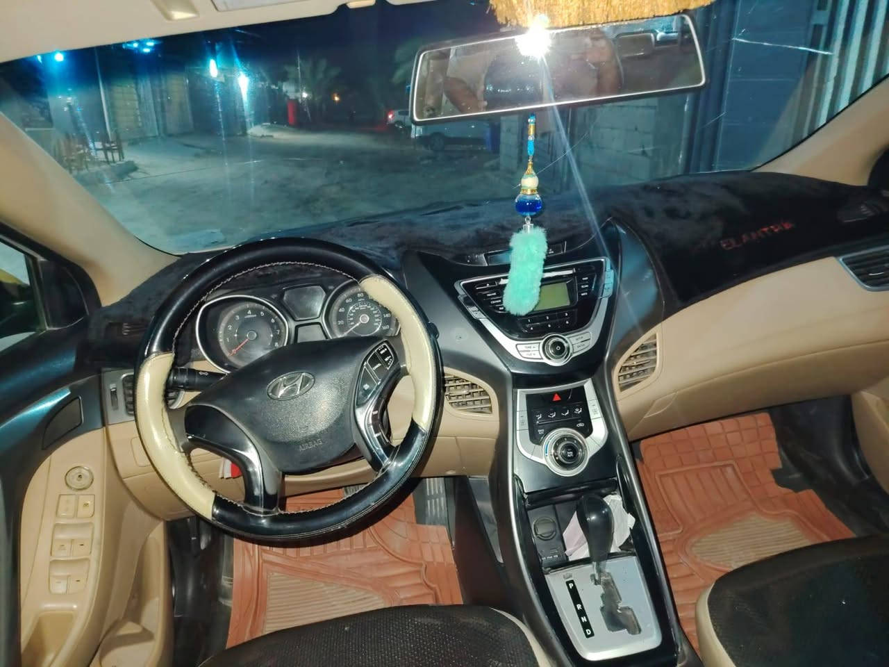 السلام عليكم النترا 2011 أمريكي حادثه جاملغ وبنيد وبدون دواخل السيارة جاهزة مصفره هيئه تحويل مباشر گير مكينه خير من الله السعر 95 للاستفسار ***********
