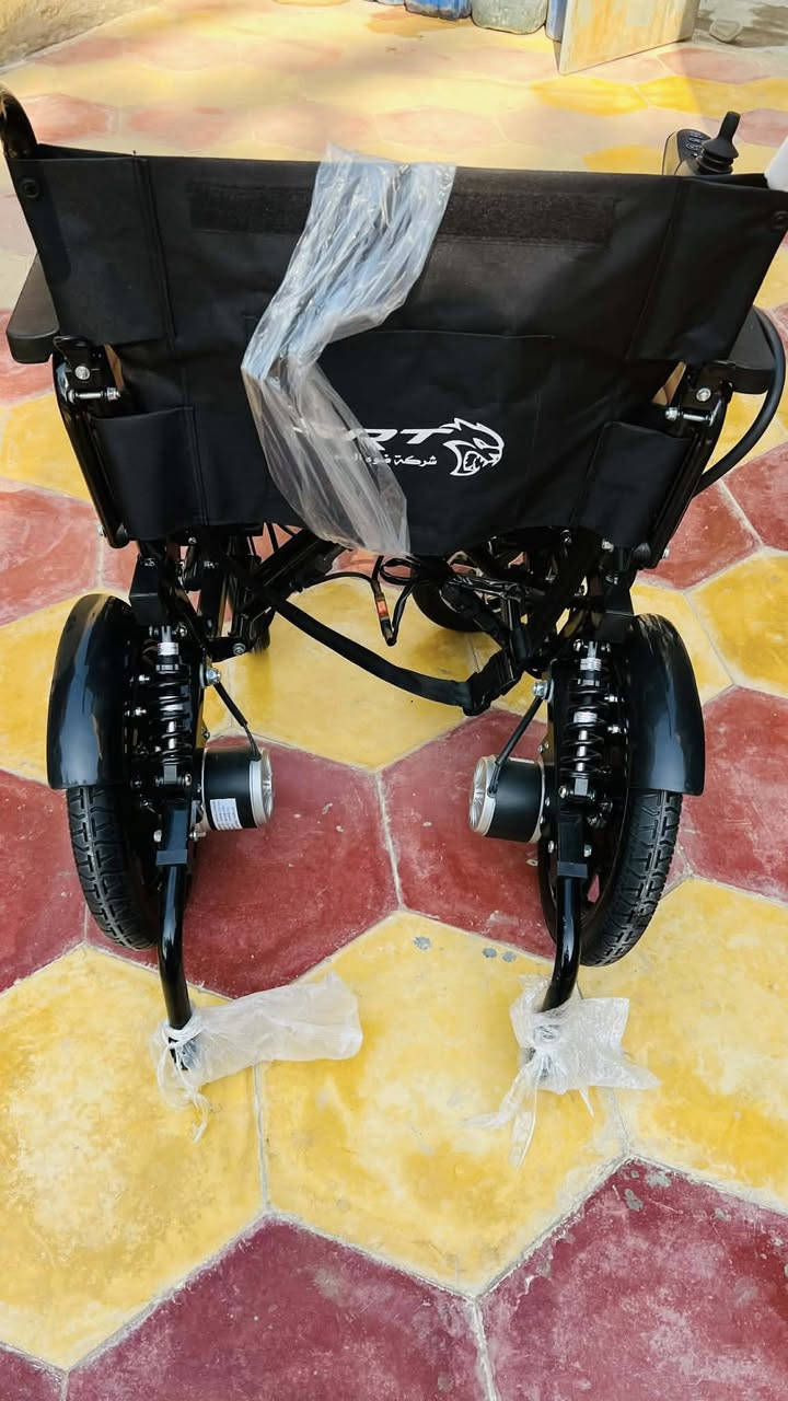 كرسي كهربائي لذوي الاحتياجات وكبار السن 
كرسي جديد ما مستعمل  سعره في السوق حالياً 650 الف 
السعر 400  للتواصل الاتصال على الرقم ‭0780 980 0042‬
