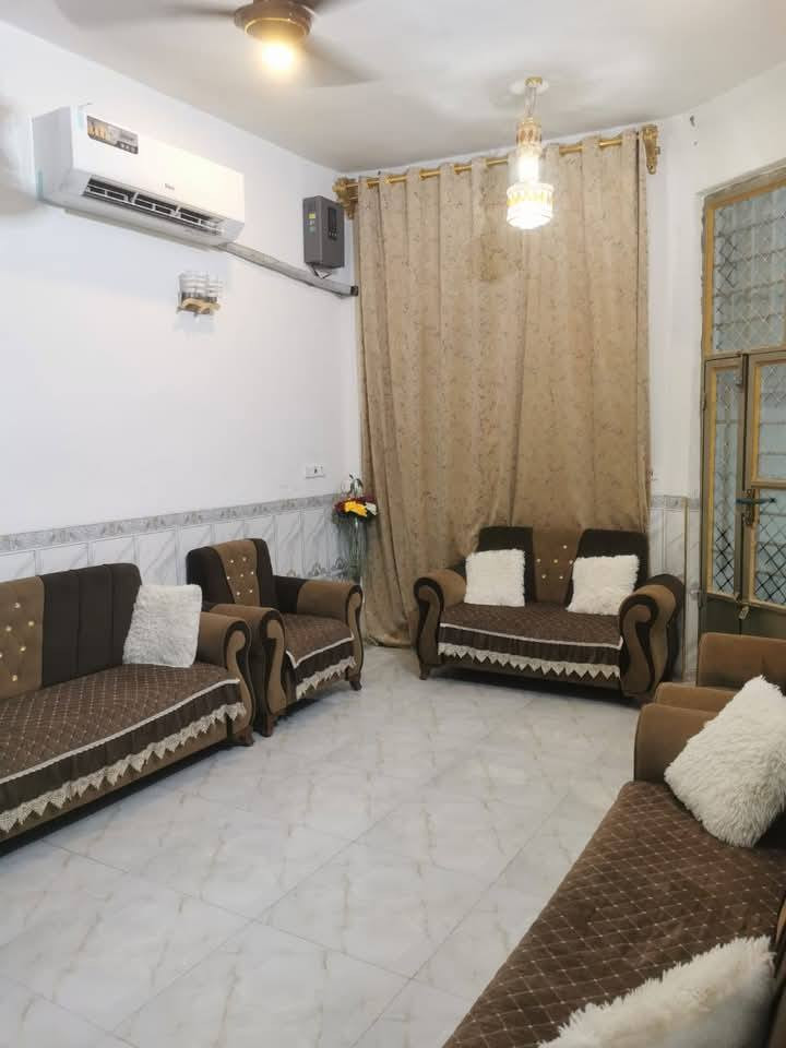 للبيع 69 مليون فقط عرض جديد 
يوجد لدينه بيت مساحته 101 متر حديث البناء 2025 يتكون من 3 غرف نوم مطبخ وصاله وصحيات دخليه وخارجه وصحيات طابق ثاني وطرمه وبيتونه البيت جاهز من كلشي والموقع مميز جدا ومتوفره جميع الخدمات يمه العنون البيت في ديالى بعقوبه المركز منطقه سوامره مدخل كنطره خليل باشه البيت ملك صرف زراعي سند 

يبعد على شارع العام خريسان وسوق بعقوبه المركز 20 دقيقة مشي والاستفسار اكثر اتصل على رقم مكتب دلاليه الربيعي يوجد وتساب وتفاصيل اكثر عن البيت

***********
