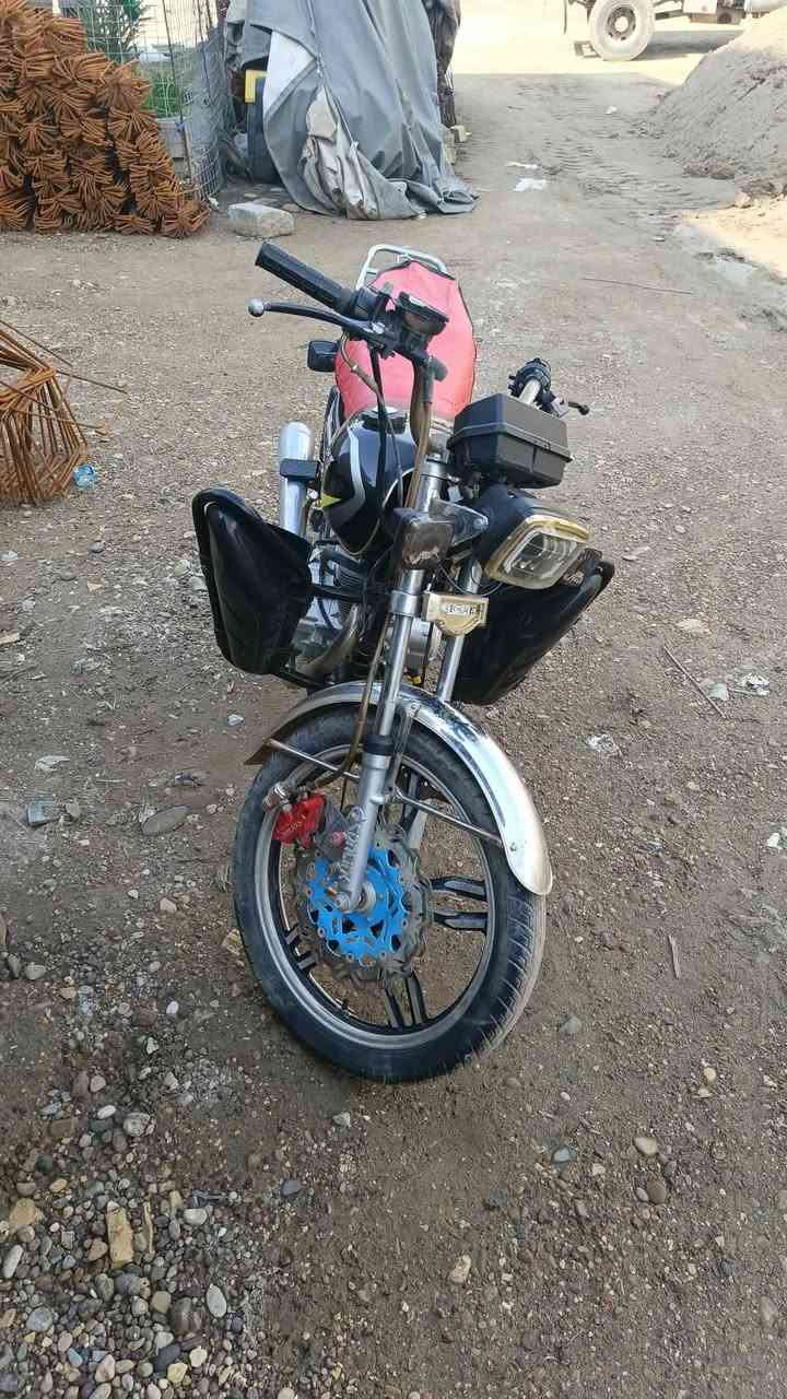 سيفان موديل 24  نضيفه نكره سلف
السعر 400 وبيها مجال 
الرقم *********** العنوان بغداد المعامل
