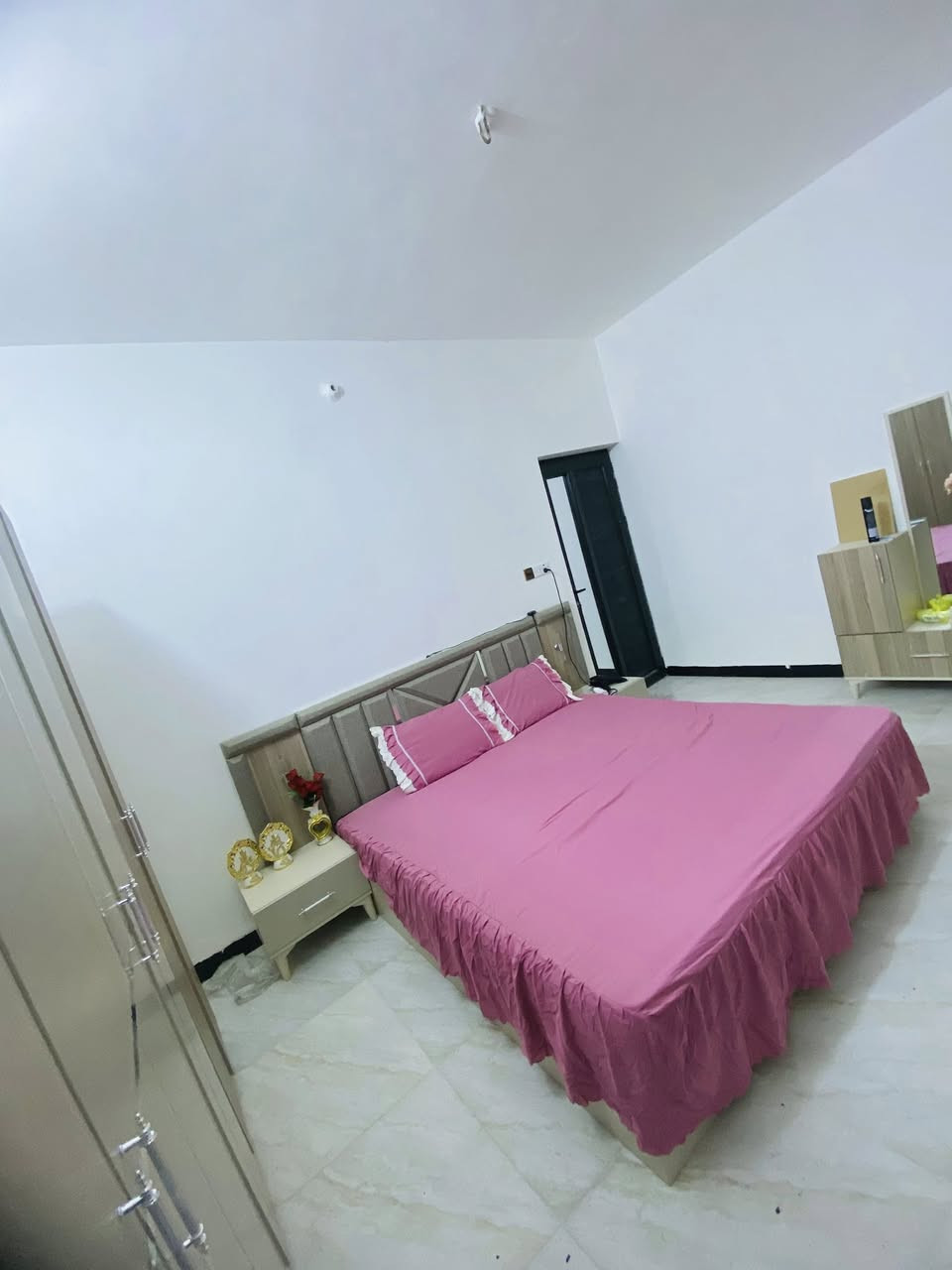 اللهم صل على محمد وآل محمد السلام عليكم دار للبيع 
طابقين بناء 2024 المساحة 62 م طابو سند 25 
في كربلاء (حي الأمامين ) 
يحتوي على (طرمة ، مدخلين ،، على الاستقبال والمطبخ ،، صالة ،، حمامات ،، منور ،، طابق ثاني يحتوي على غرفة وصالة كبيرة وحمامات ) الطابق الثالث سطح 
للاستفسار اكثر التواصل مع هذا الرقم ***********
