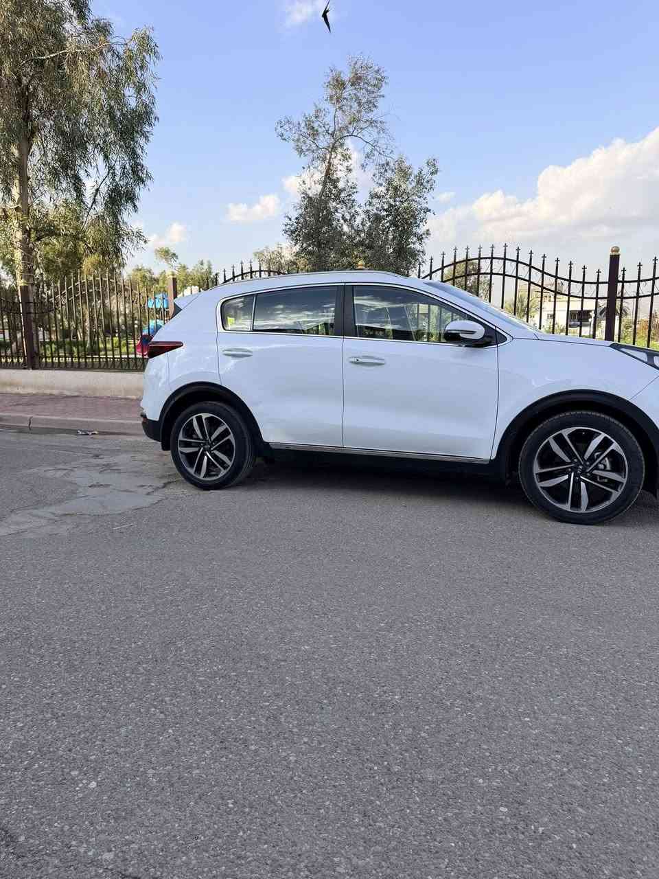 كيا سبورتاج موديل 2019 شكل 2020. رقم بغداد ماشية 
37 ألف حقيقي. مواصفات: بصمة. كشنات كهرباء. هاند بريك بصمة. التبريد مناخين منفصلات. مانع انزلاق. مانع انحدار. حساسات امامي خلفي. مرايات جانبية طي كهرباء. إشارة بالمرايات. مراية داخلية اوتو دم. لد نهاري. كشافات. اوتو هولد. 3 أنظمة قيادة. تحكمات ستيرن جهتين. كروز سرعة. سبير المقدس غير مستخدم. الأرضية مغلفة. تخم تاير جديد. باتري جديد. ملاحظة: بيها باب السائق وباب الخلفي الأيمن بارد. وبارد باب السكن بسيط
السعر 182 
. ***********
***********
