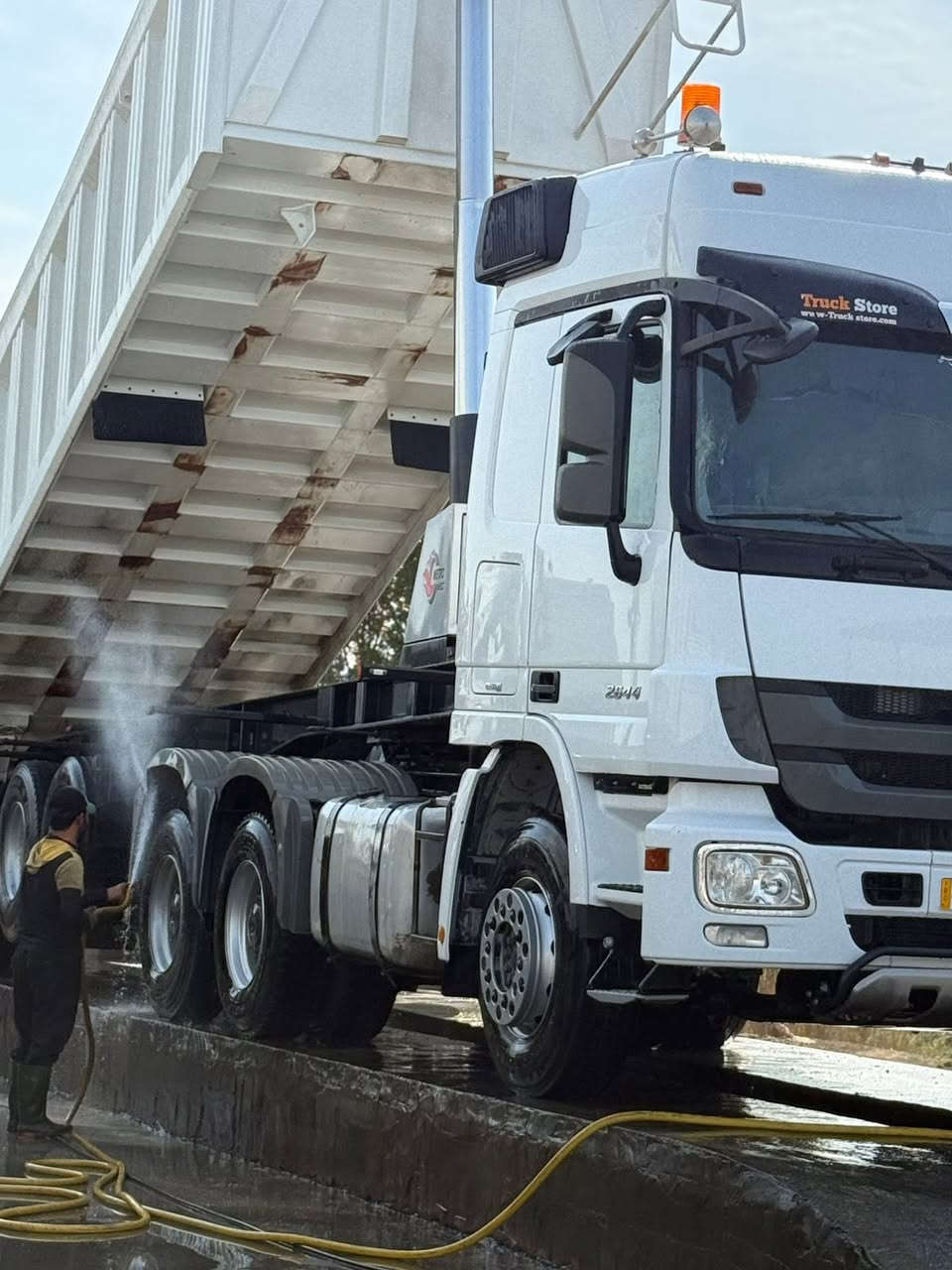 اكتروز للبيع موديل 2016 رقم سليمانيه مجموعه جي اف مكفوله عربانه قلاب أربع محاور الرقم ***********
